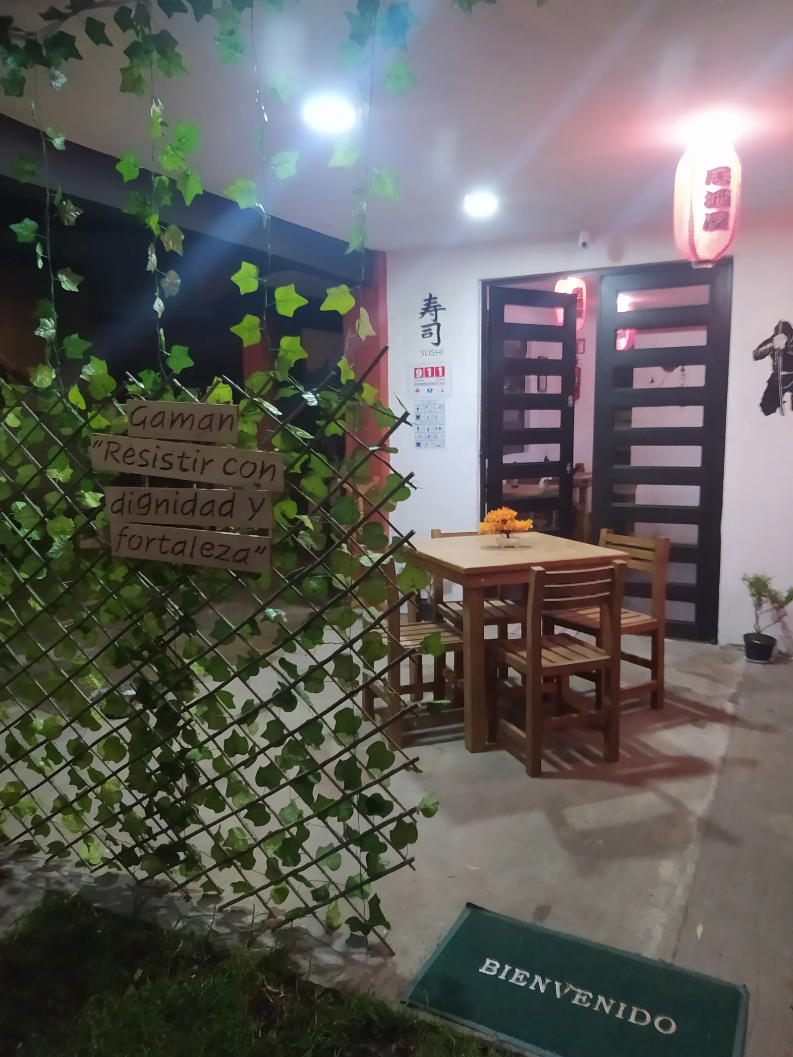 Royaale Sushi image 6