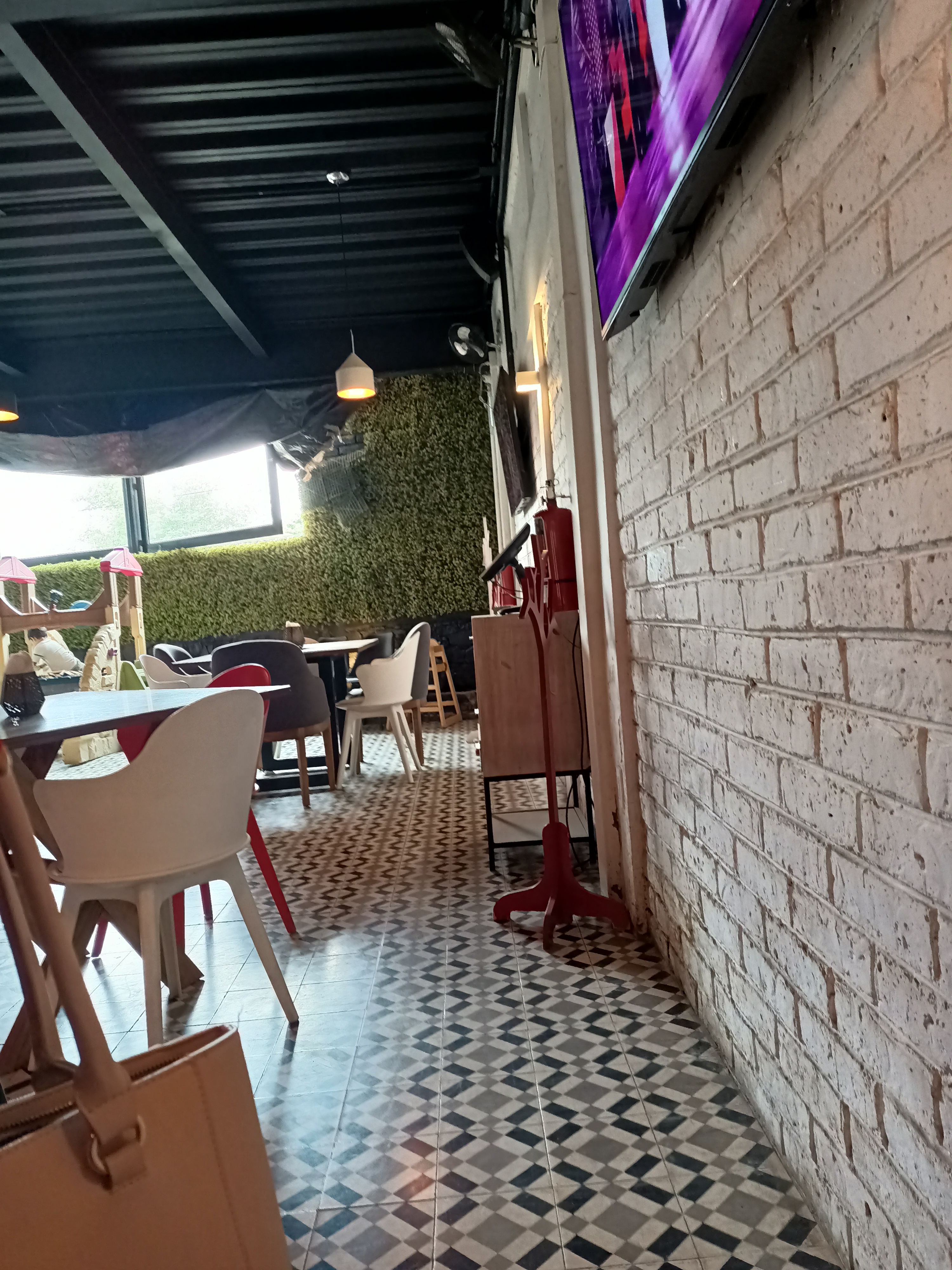 Lula Chula Restaurant Bar image 3