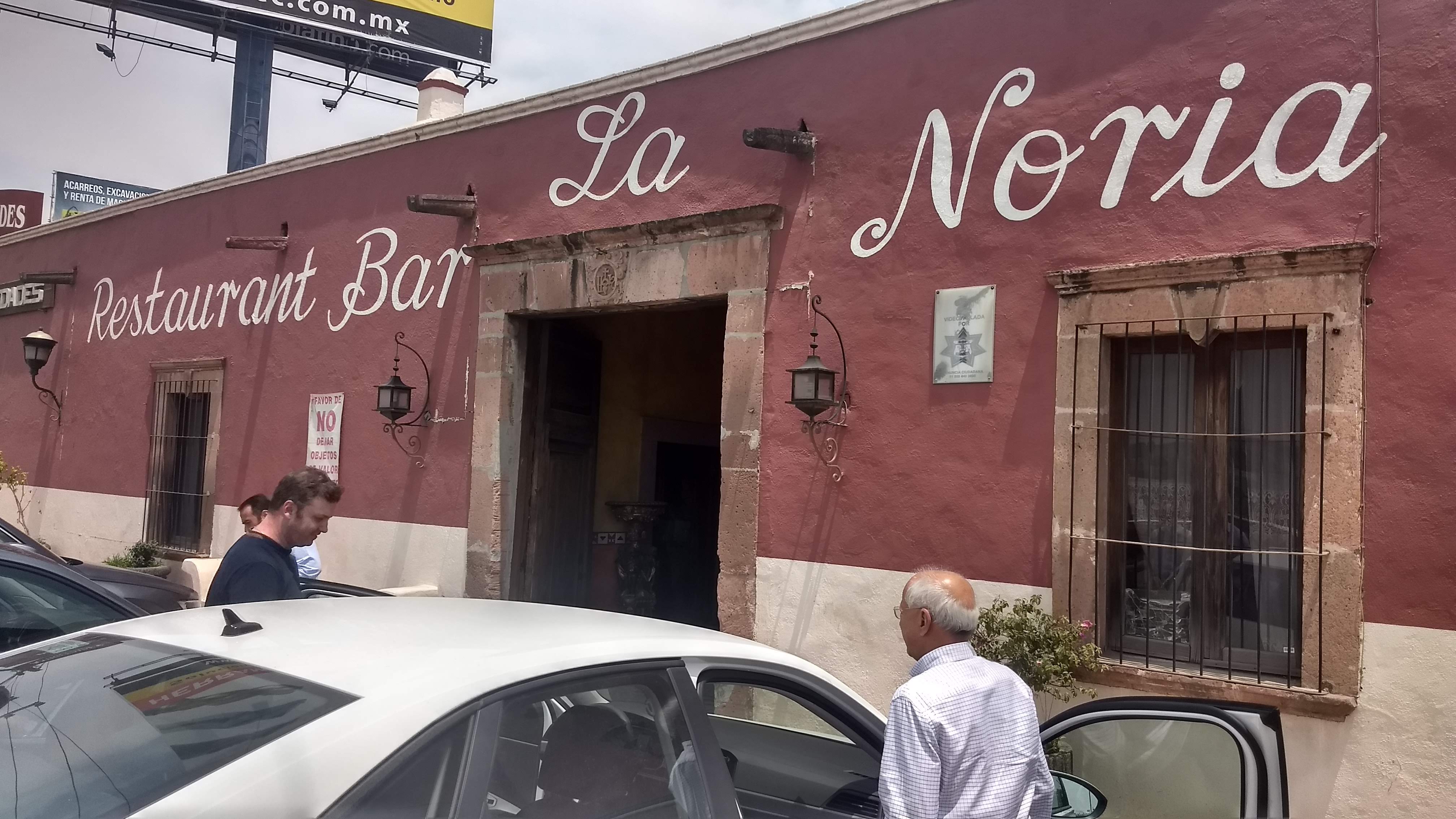 Restaurante y Galeria de antigüedades La Noria image 1