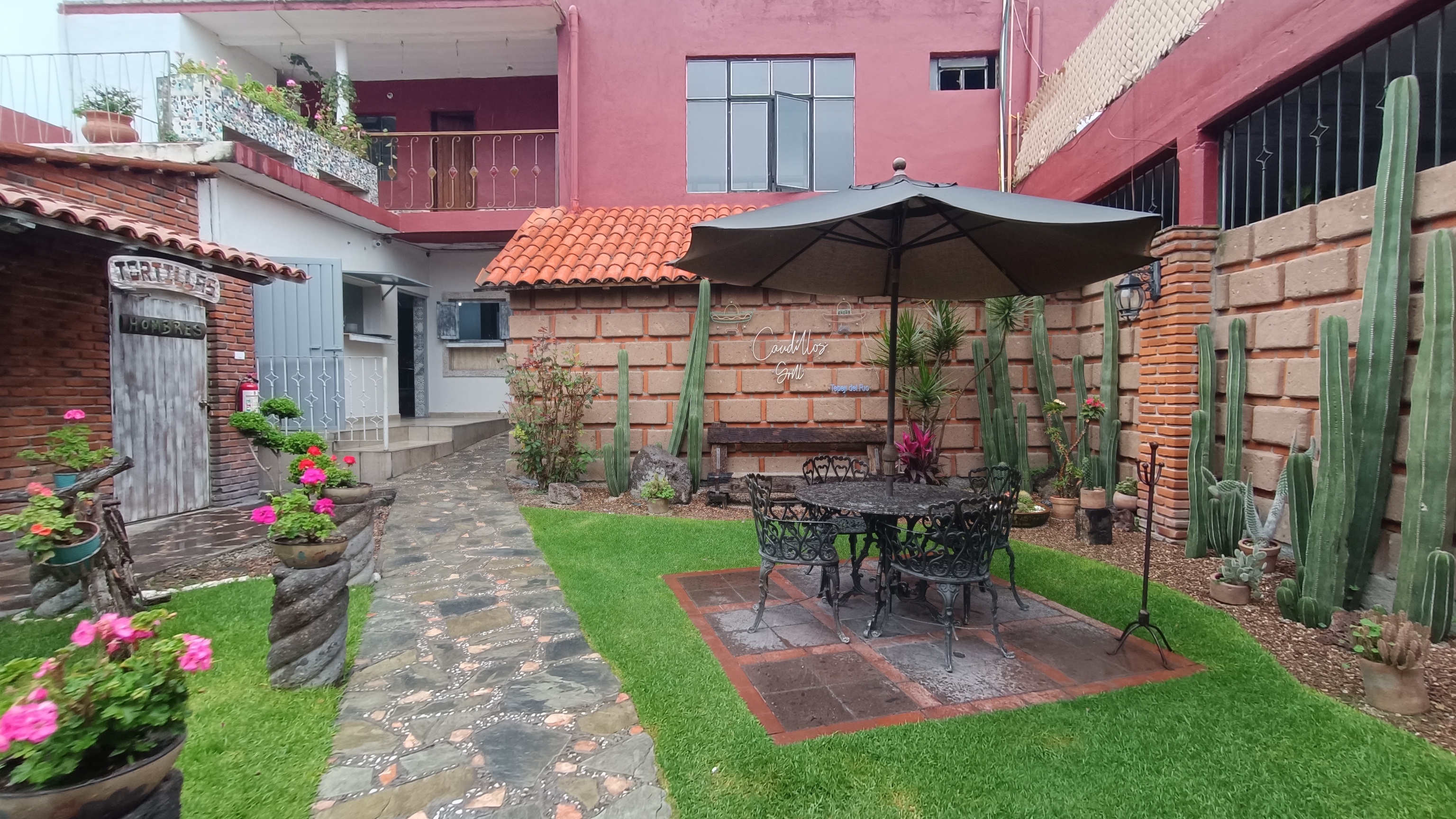 Los Caudillos image 3