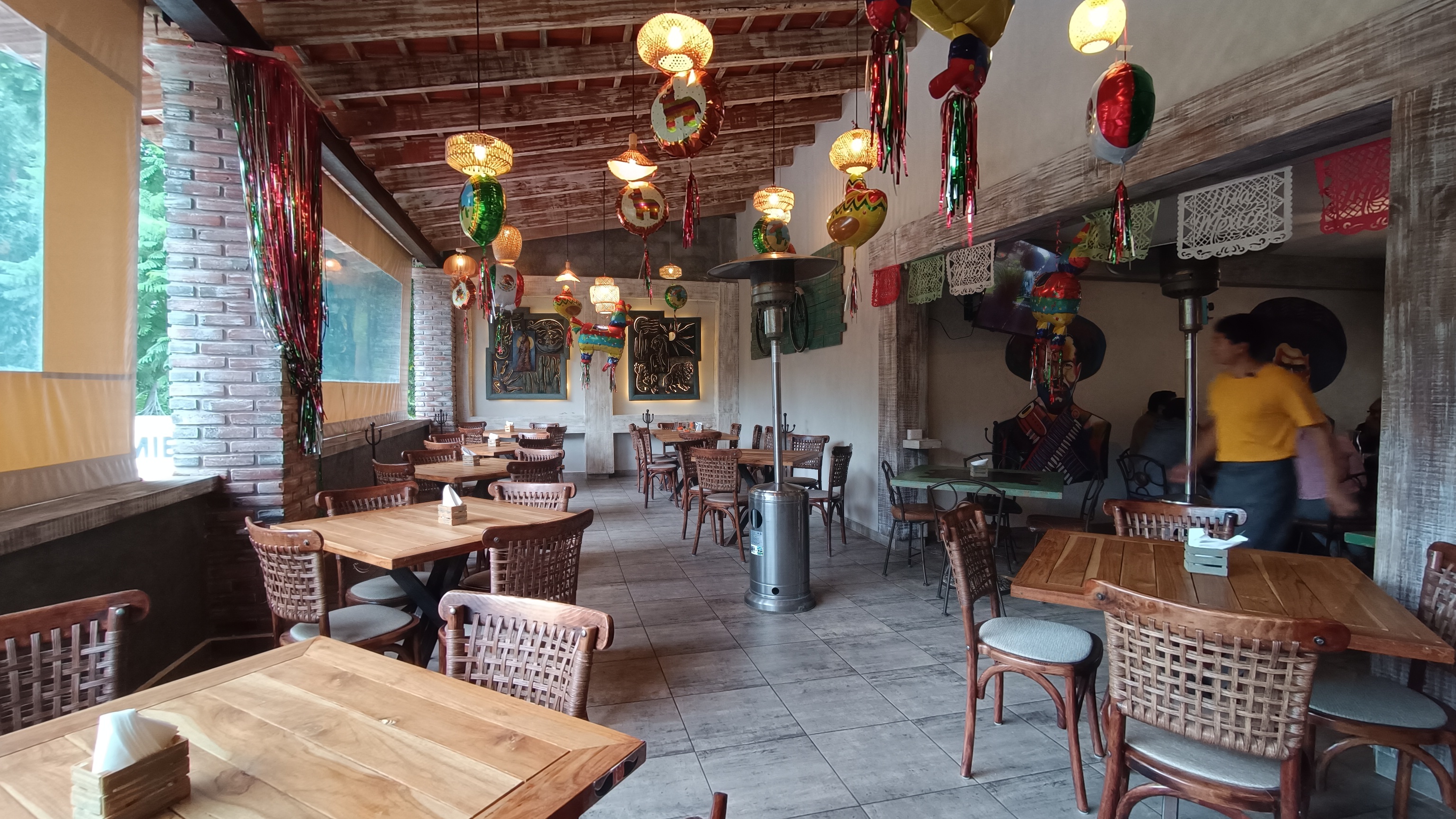 Los Caudillos image 4