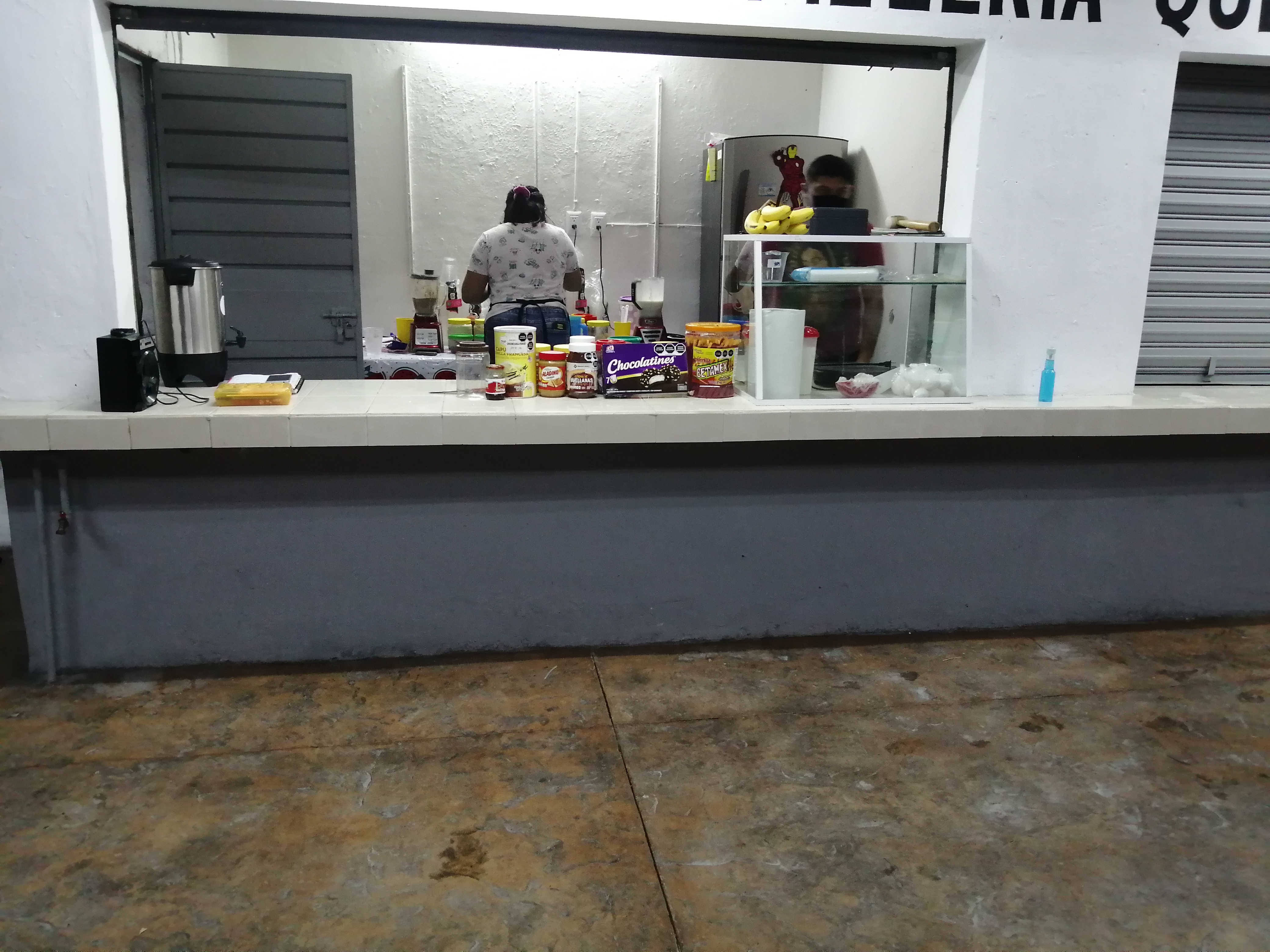 Queen "Frappes, Smoothies, Pizza" image 3