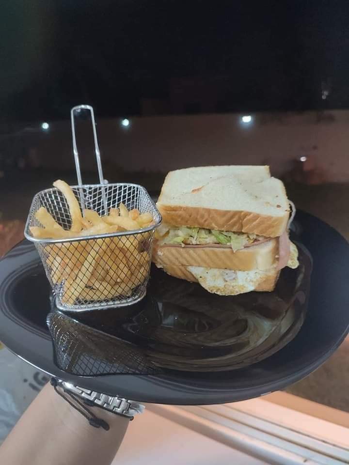 La esquina del cafe image 10