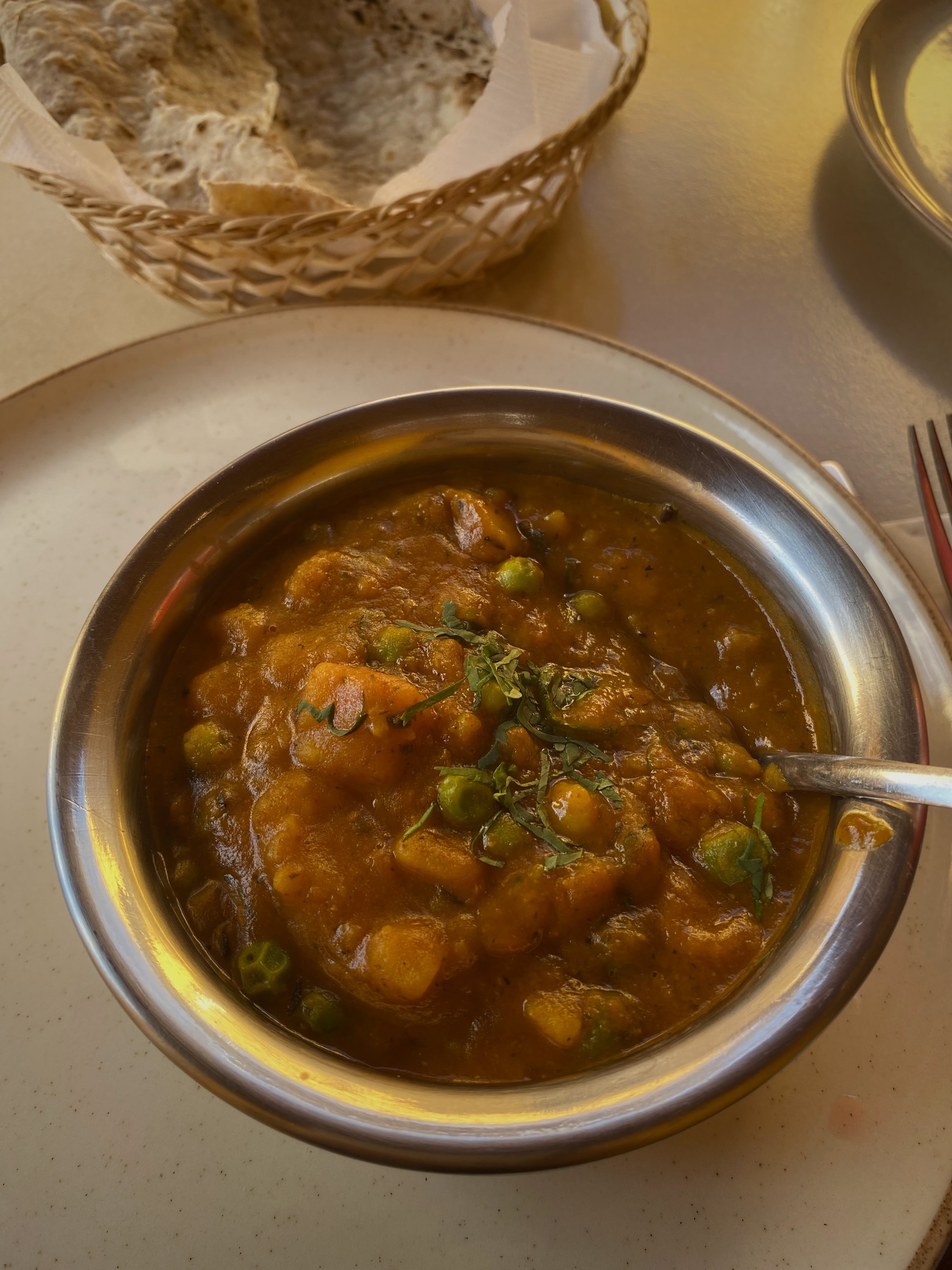 MORA restaurante hindú image 6