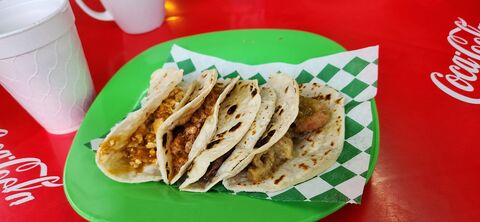 Los Farolitos Senderos image 4