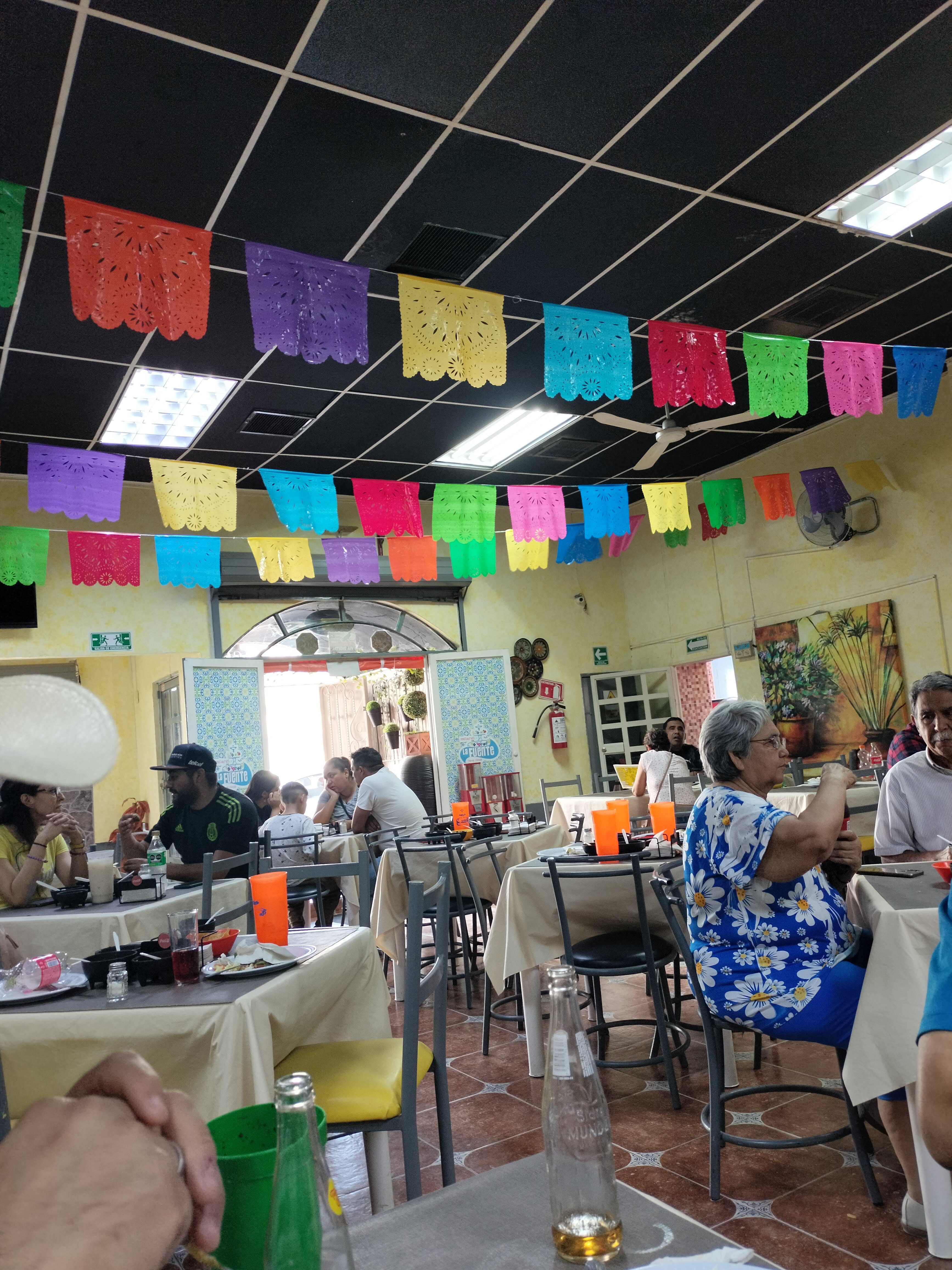 La Fuente Restaurant Familiar image 3