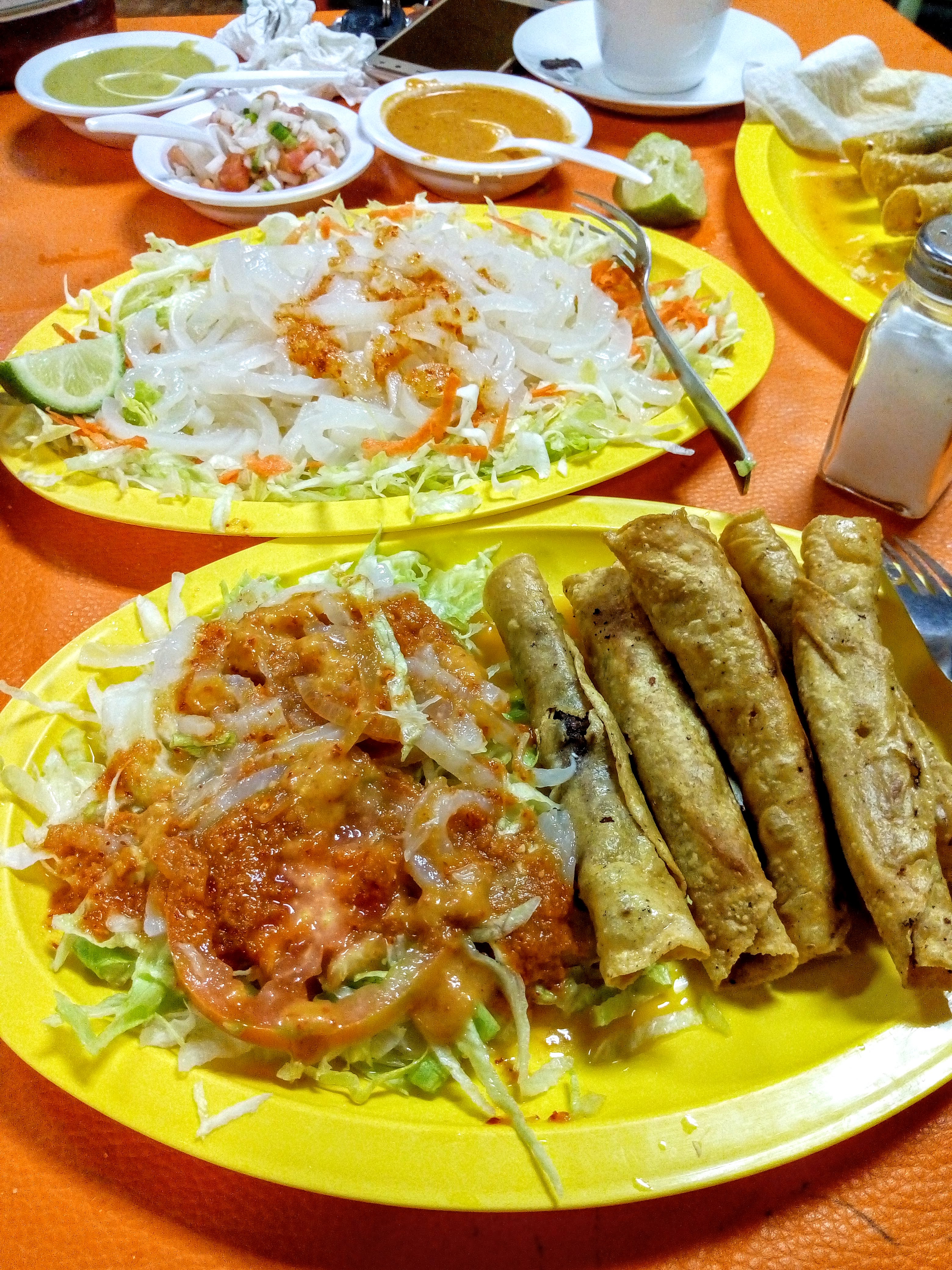 La Fuente Restaurant Familiar image 8