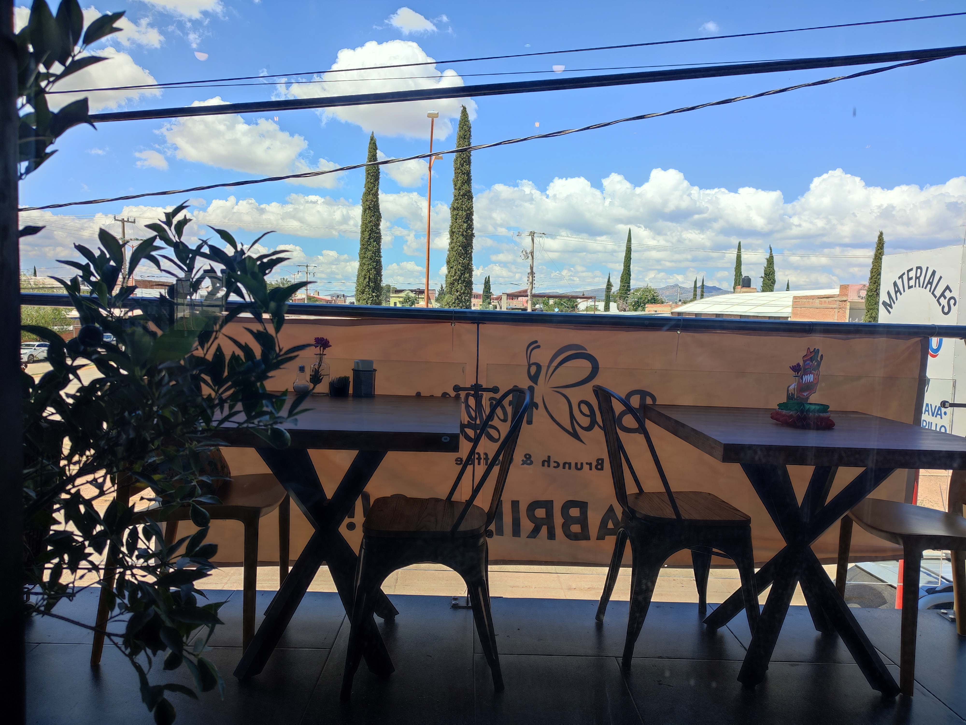 Bee Happy brunch & coffee image 1