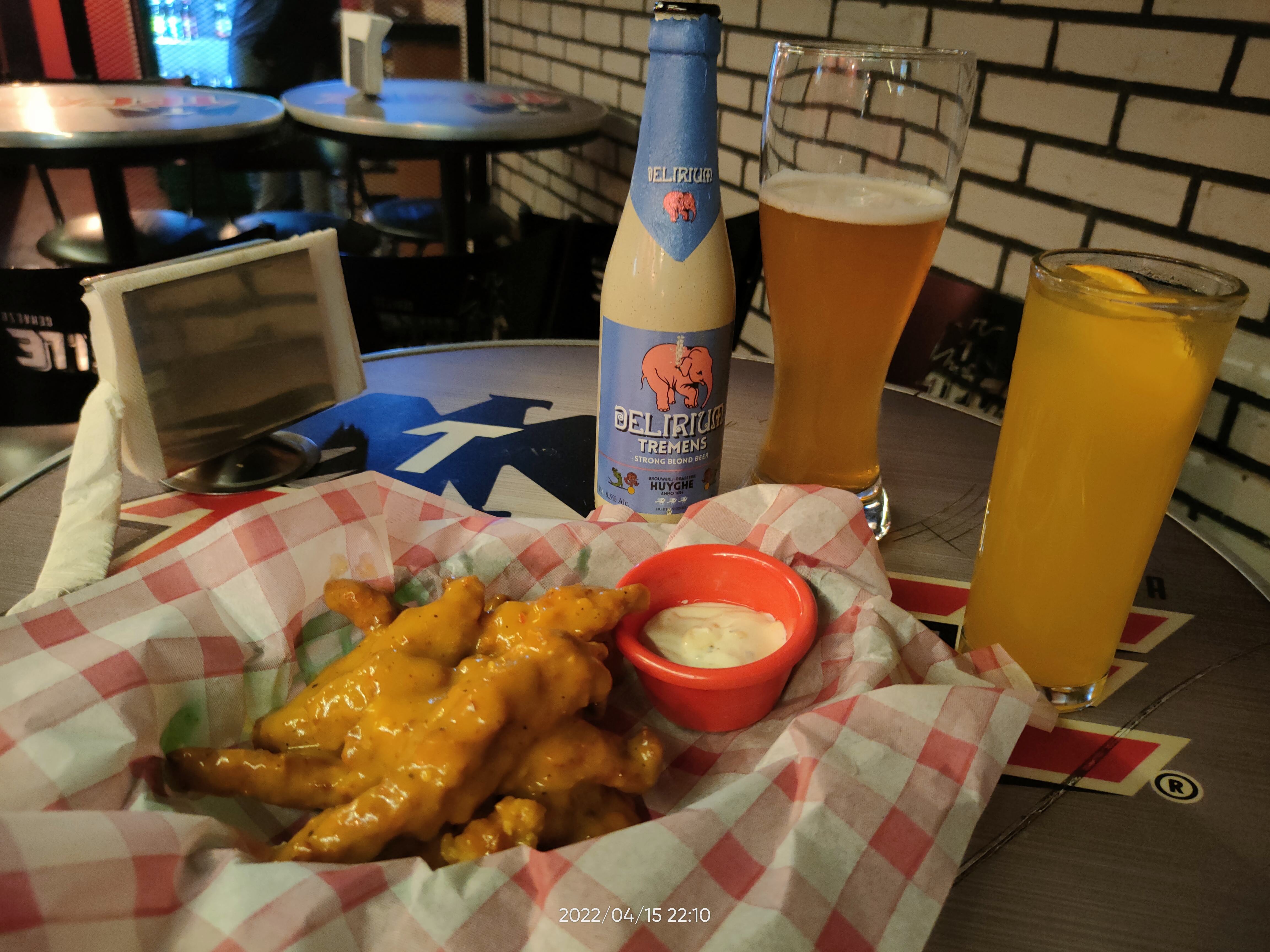 BARRIO ALITAS Y CERVEZA image 8