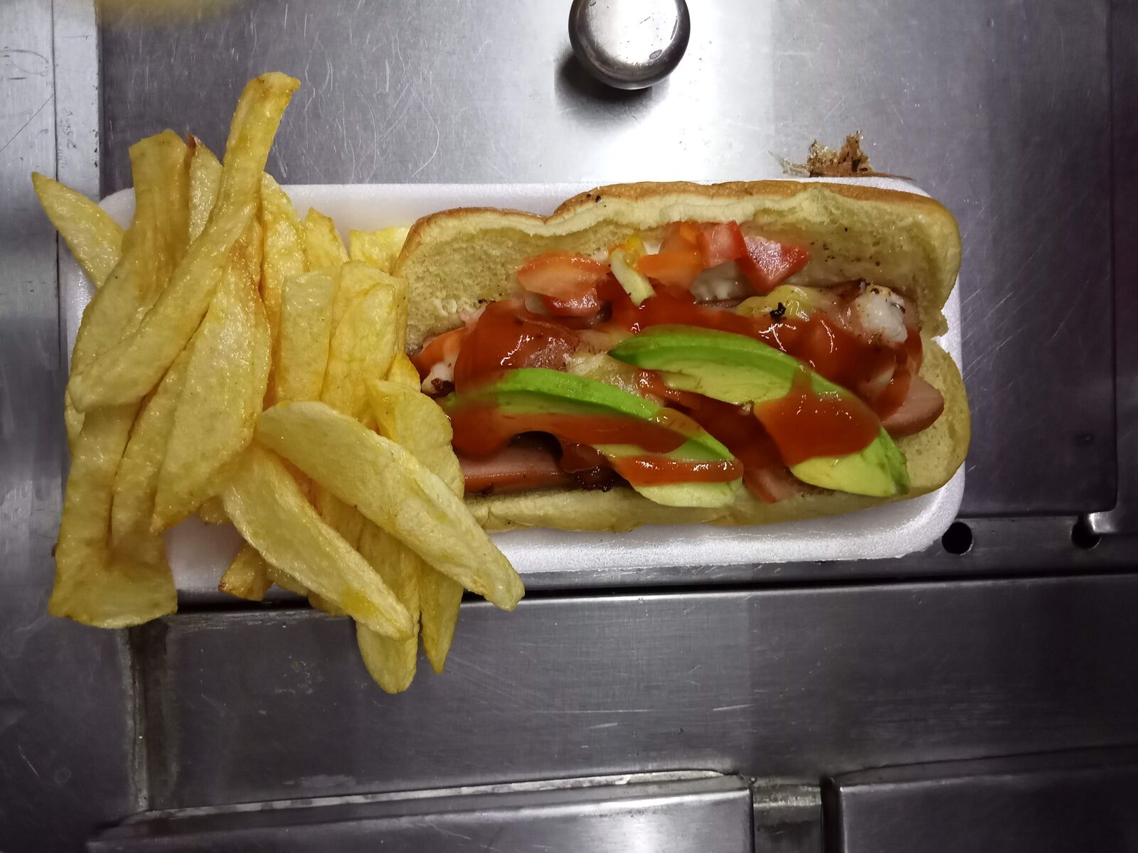 De Los Santos Hot dogs Y Hamburguesas image 4