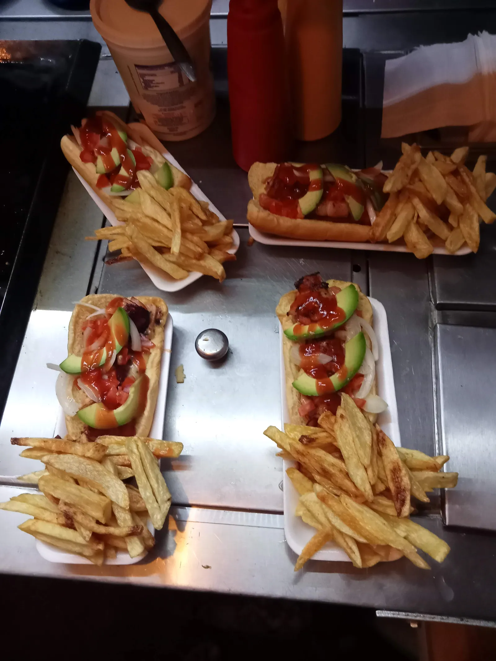 De Los Santos Hot dogs Y Hamburguesas image 5