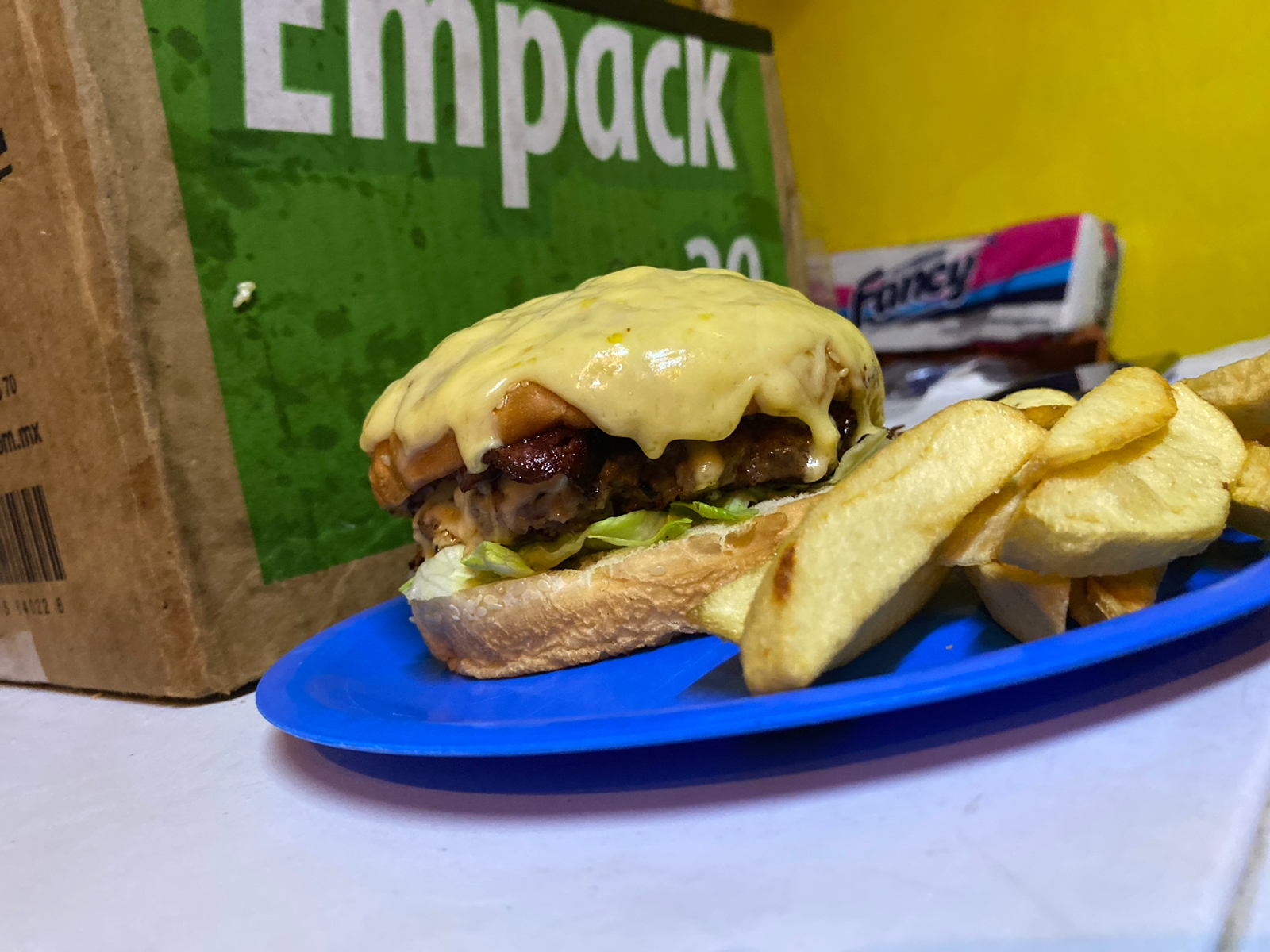 De Los Santos Hot dogs Y Hamburguesas image 9