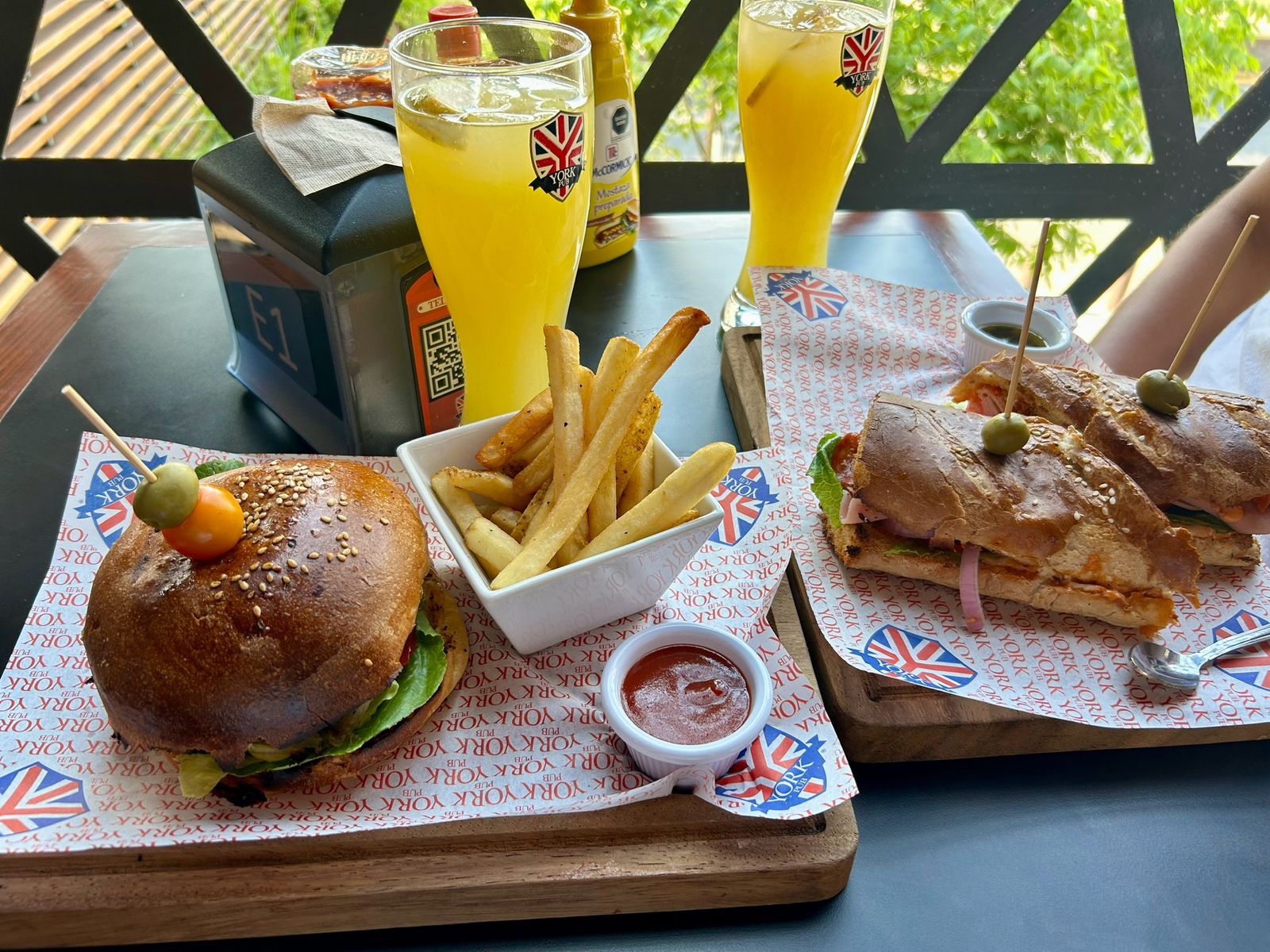 York Pub Oaxaca image 6