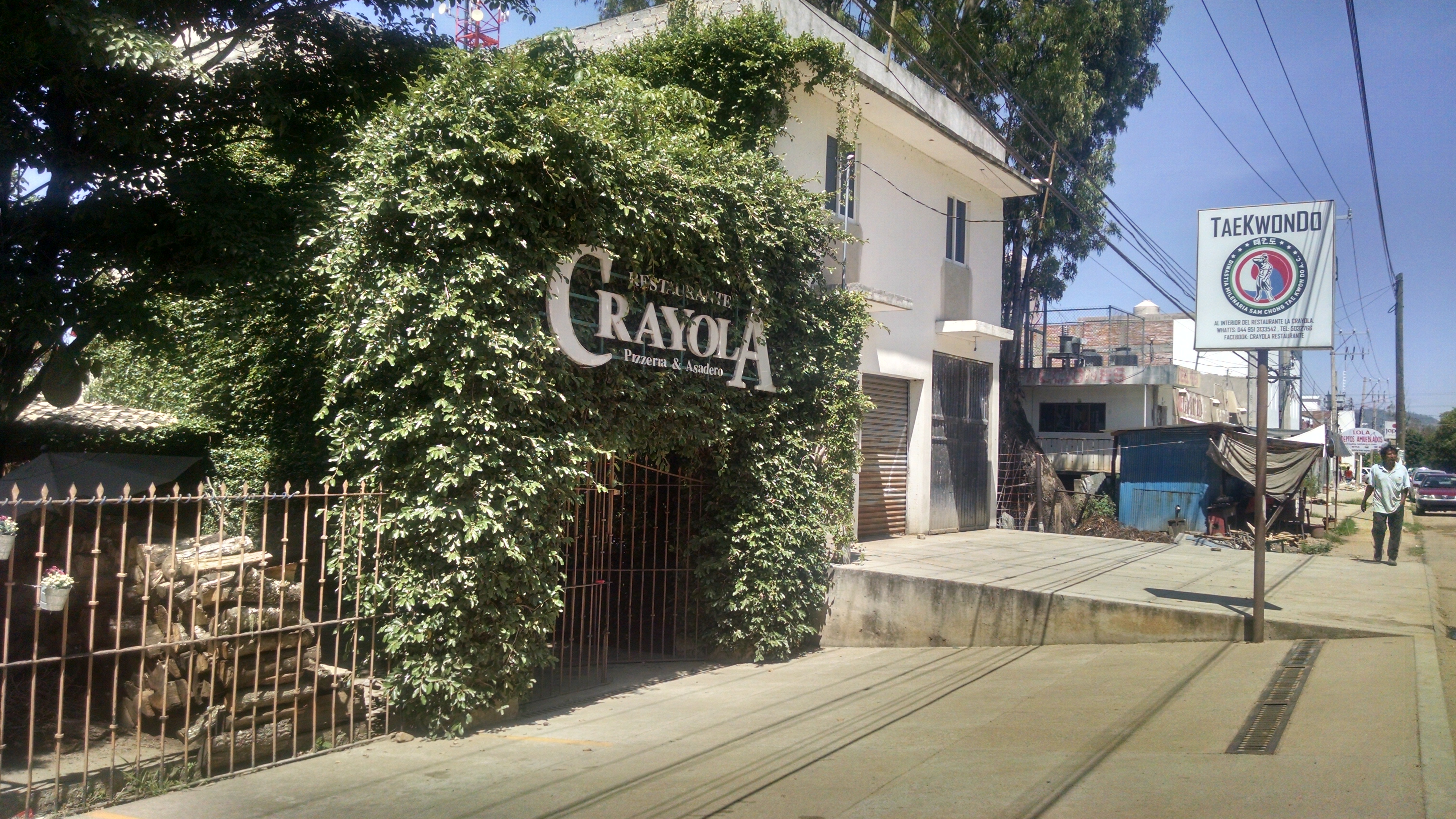Resturante Crayola Pizzeria y Asadero image 1