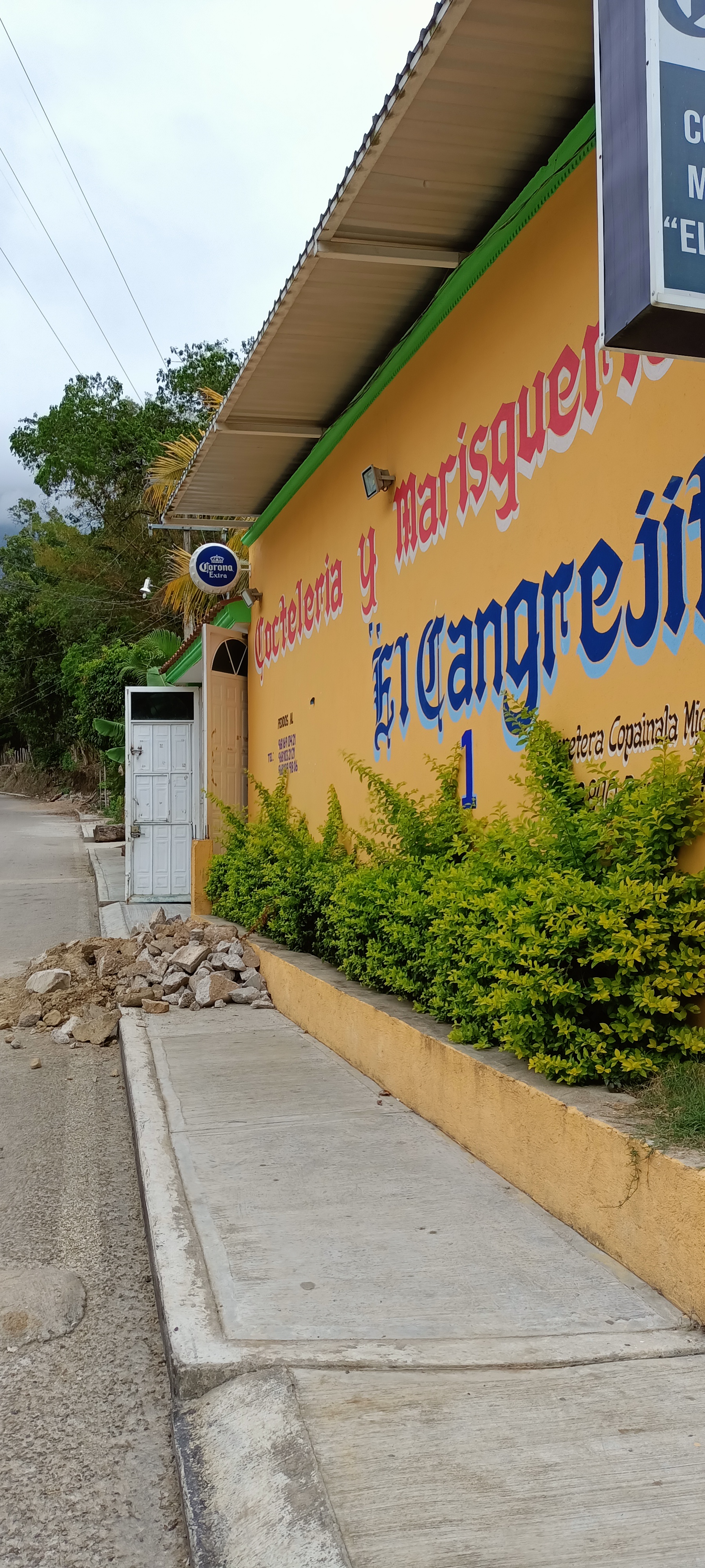 Cocteleria Y Marisqueria El Cangrejito image 5