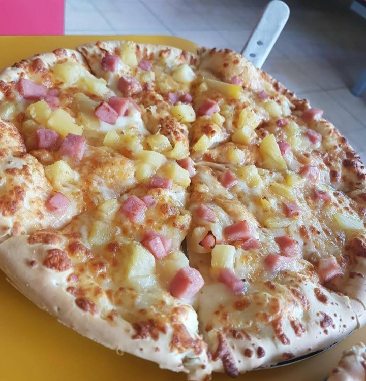 Velasco's pizza image 4