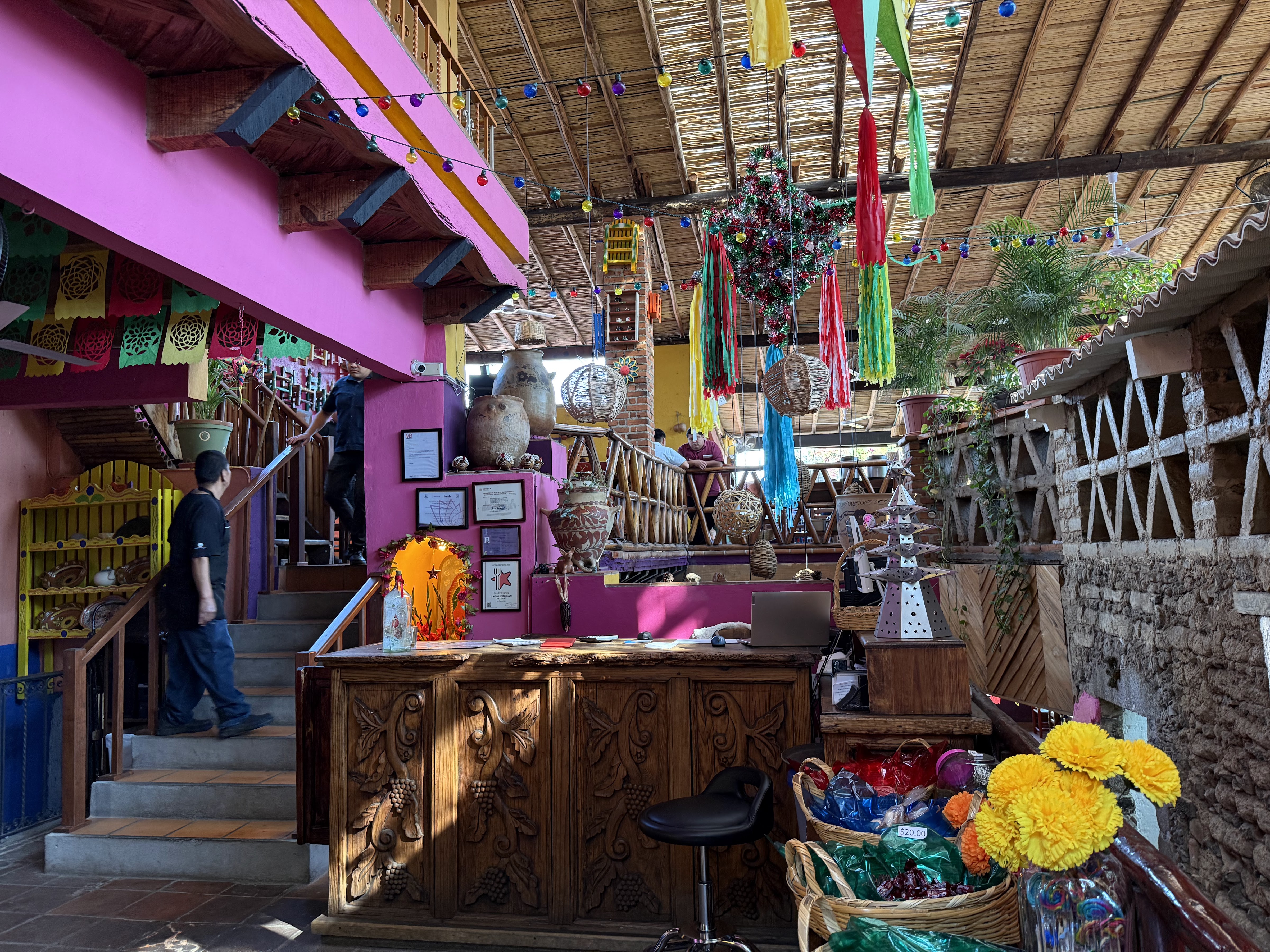 Los Colorines image 2