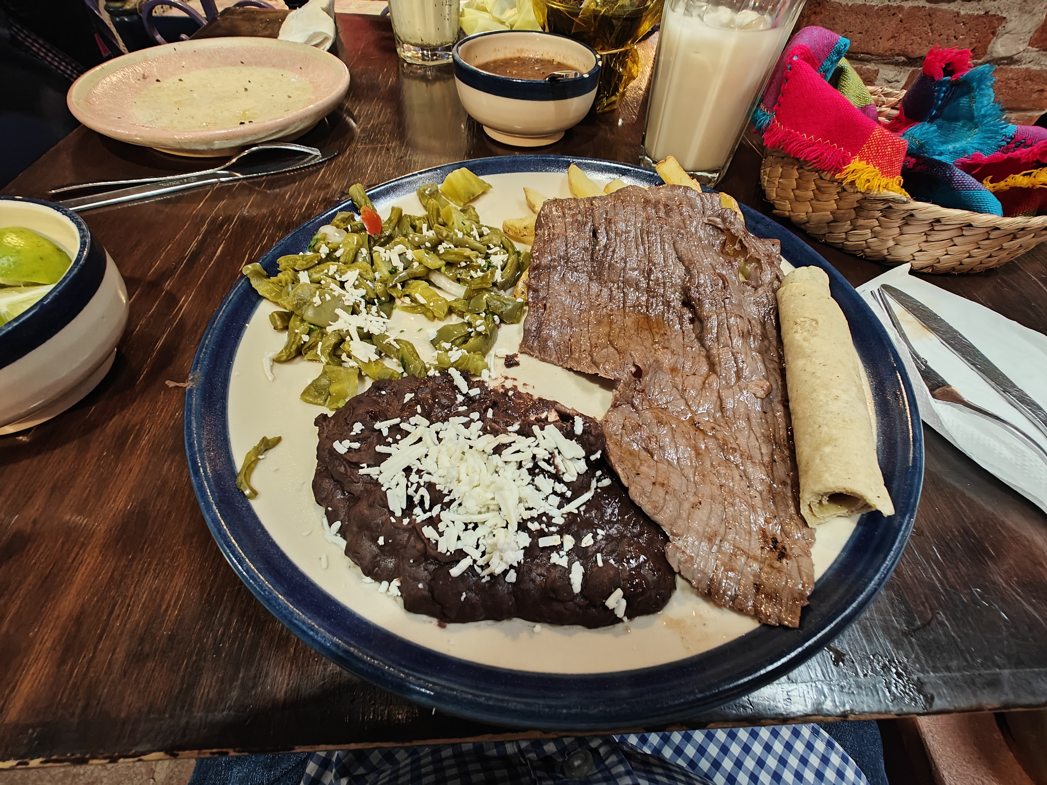 Los Colorines image 4