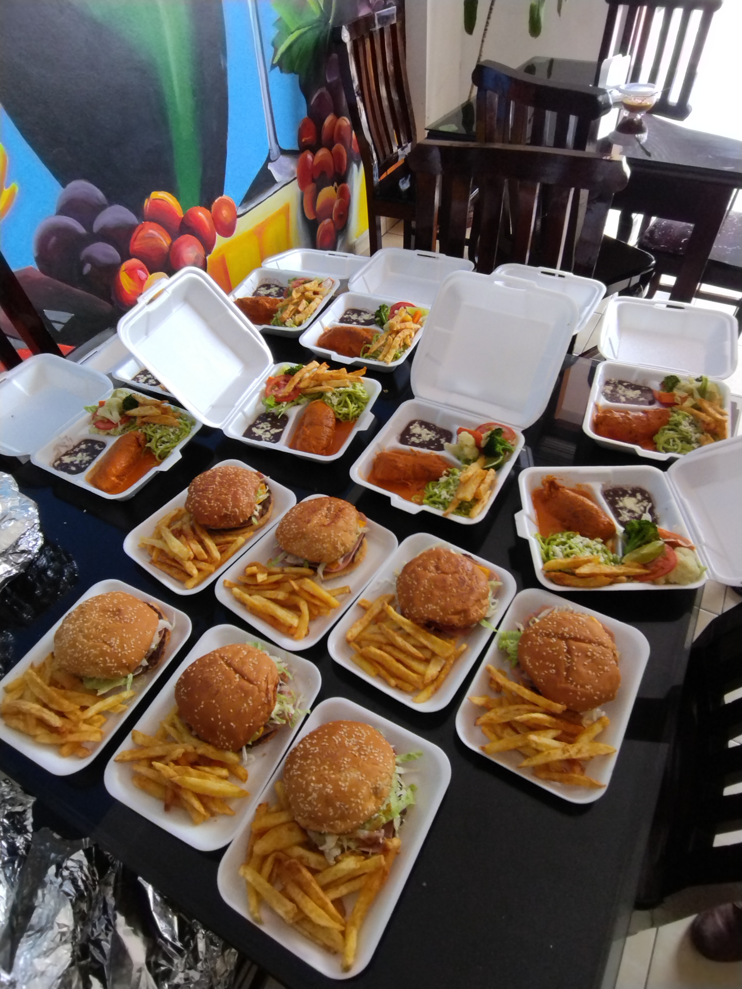 "Comedor Lore* image 1