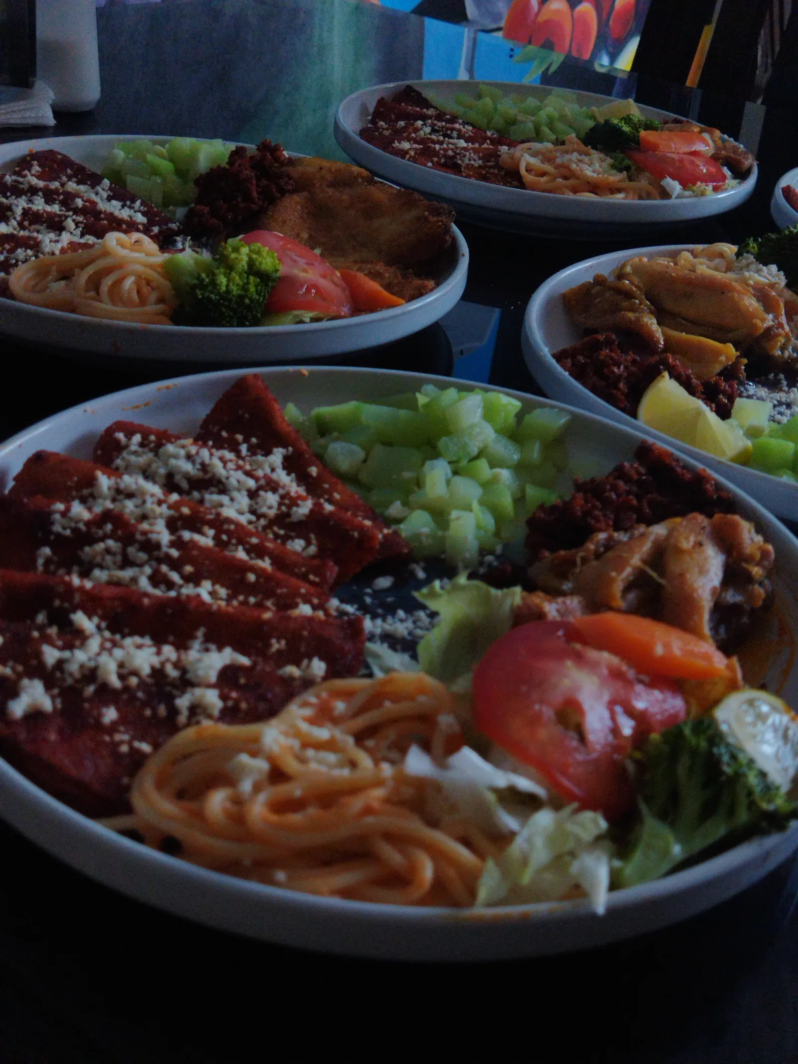 "Comedor Lore* image 3