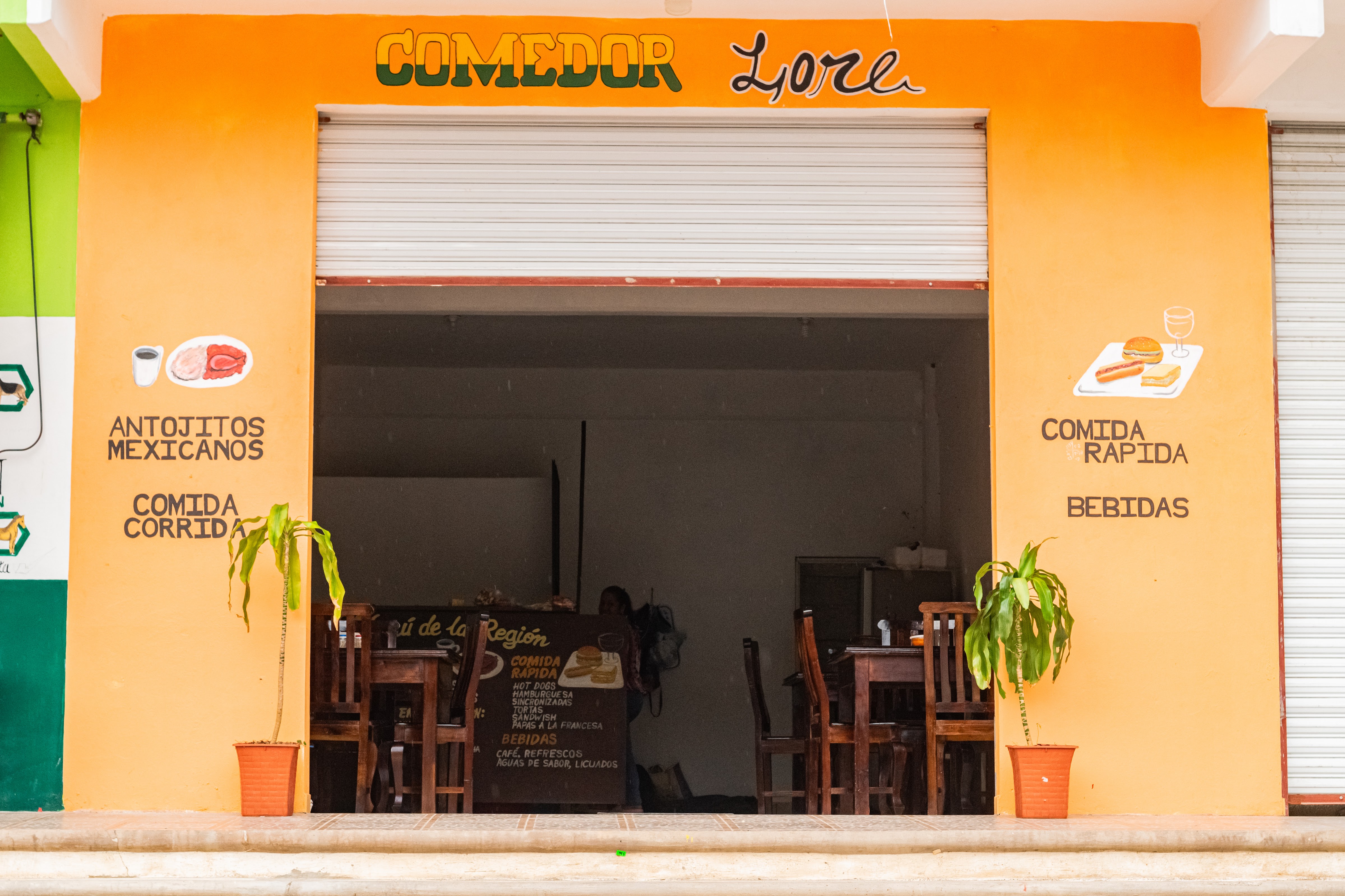 "Comedor Lore* image 4