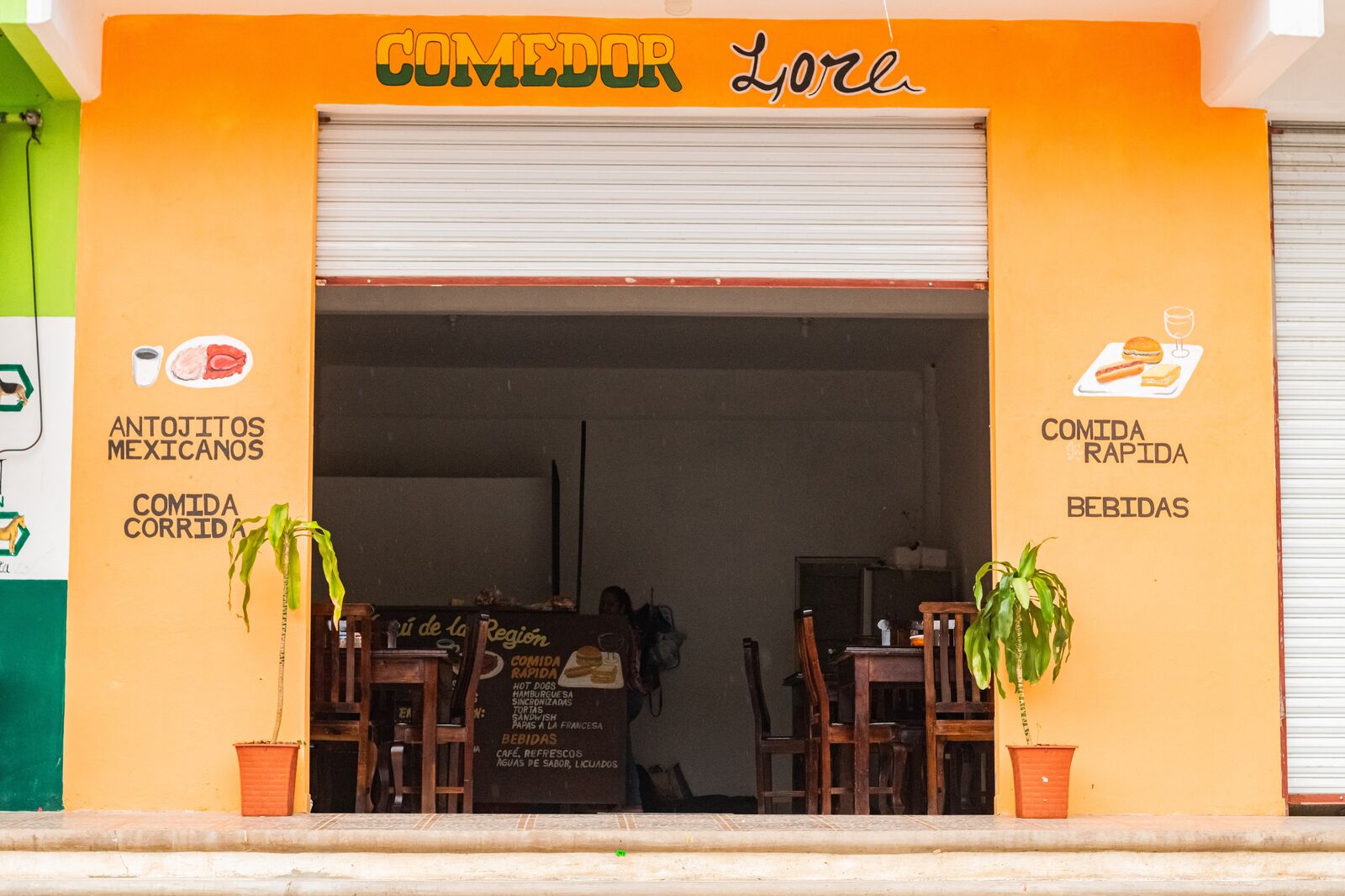 "Comedor Lore* image 4