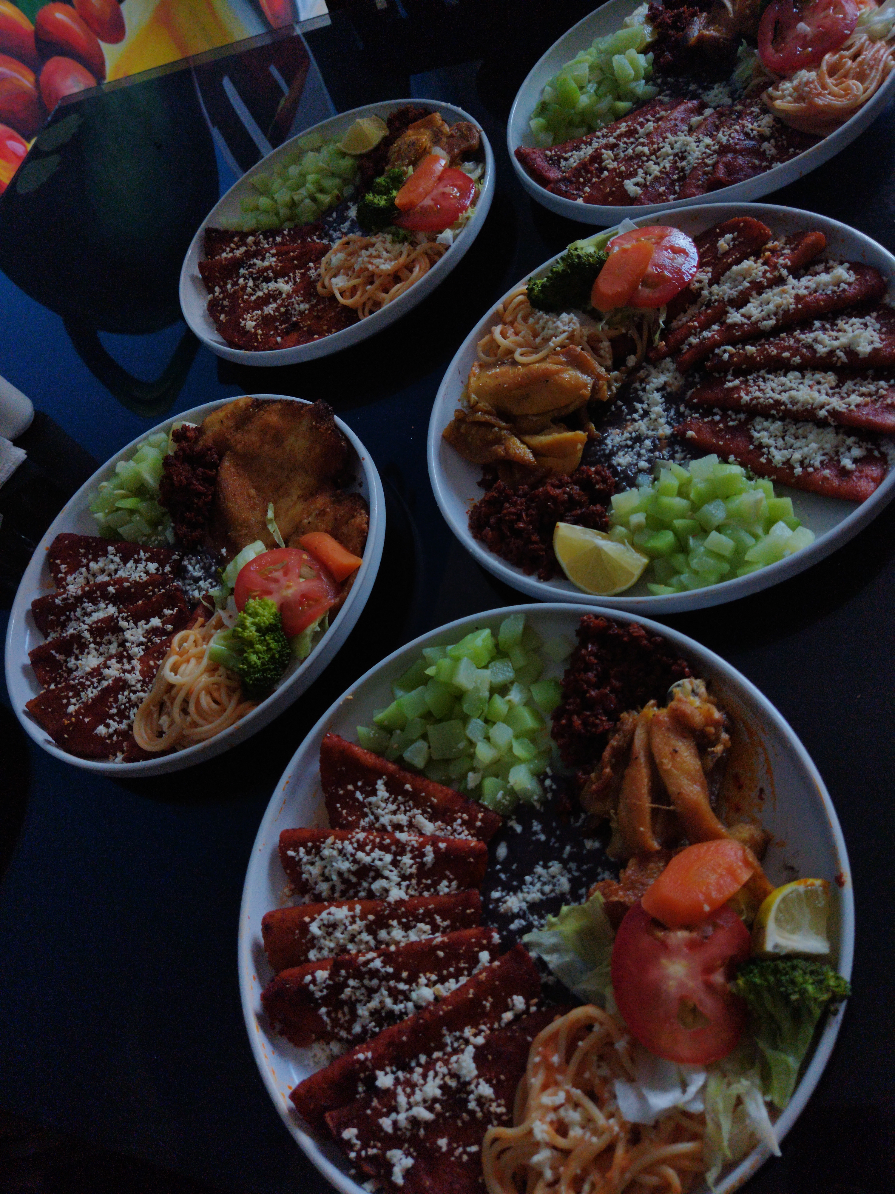 "Comedor Lore* image 6