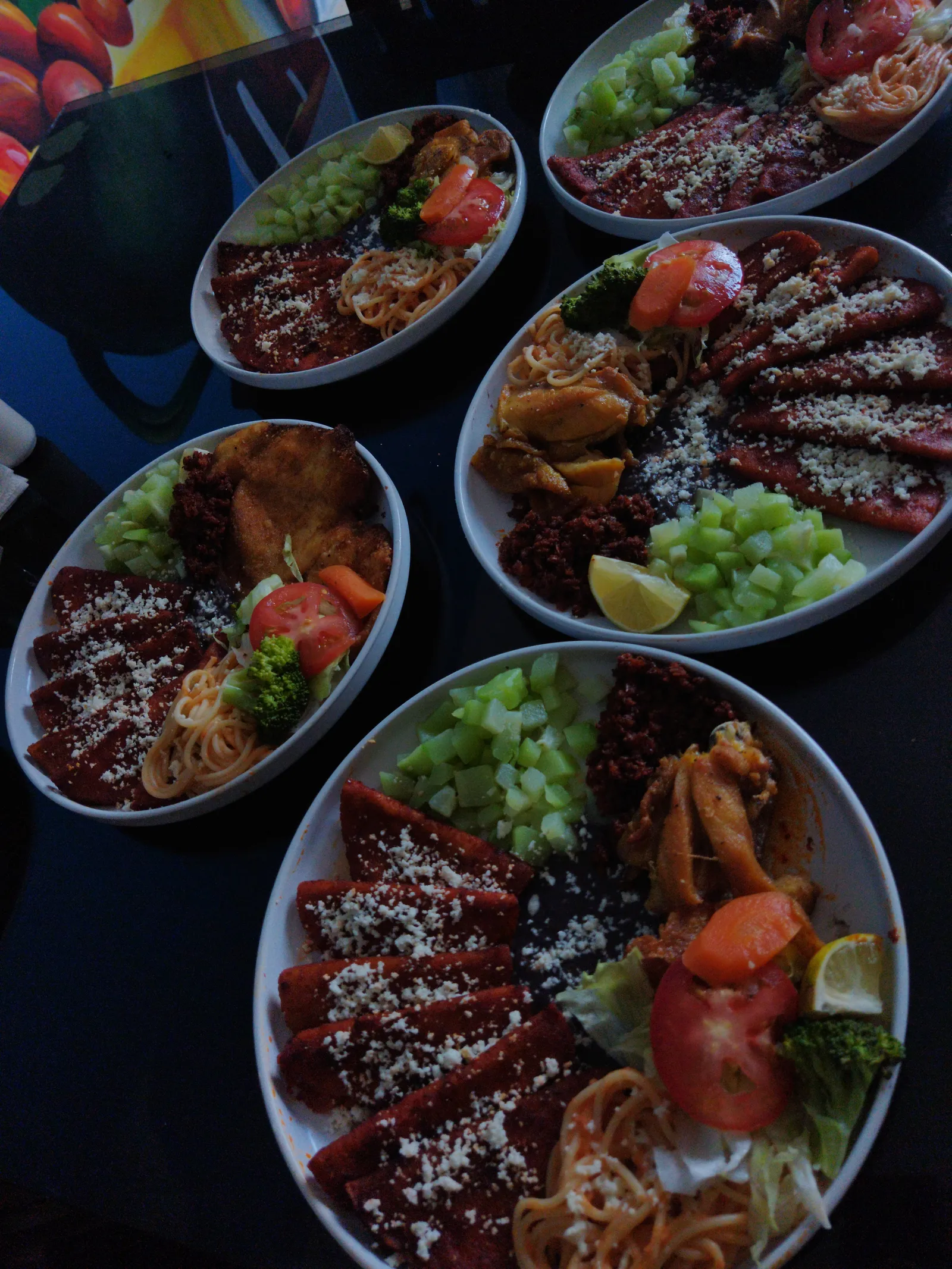 "Comedor Lore* image 6