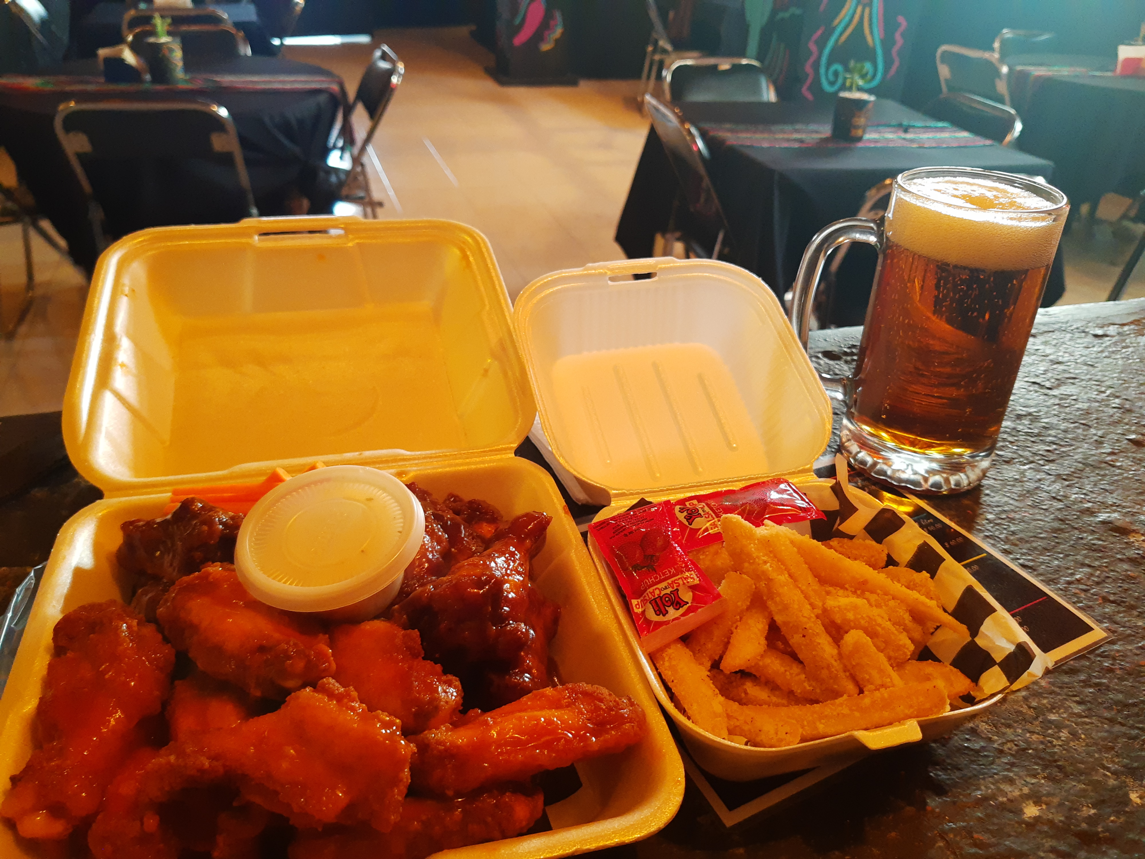 El Alebrije Tepezala Cervecería & Alitas image 1