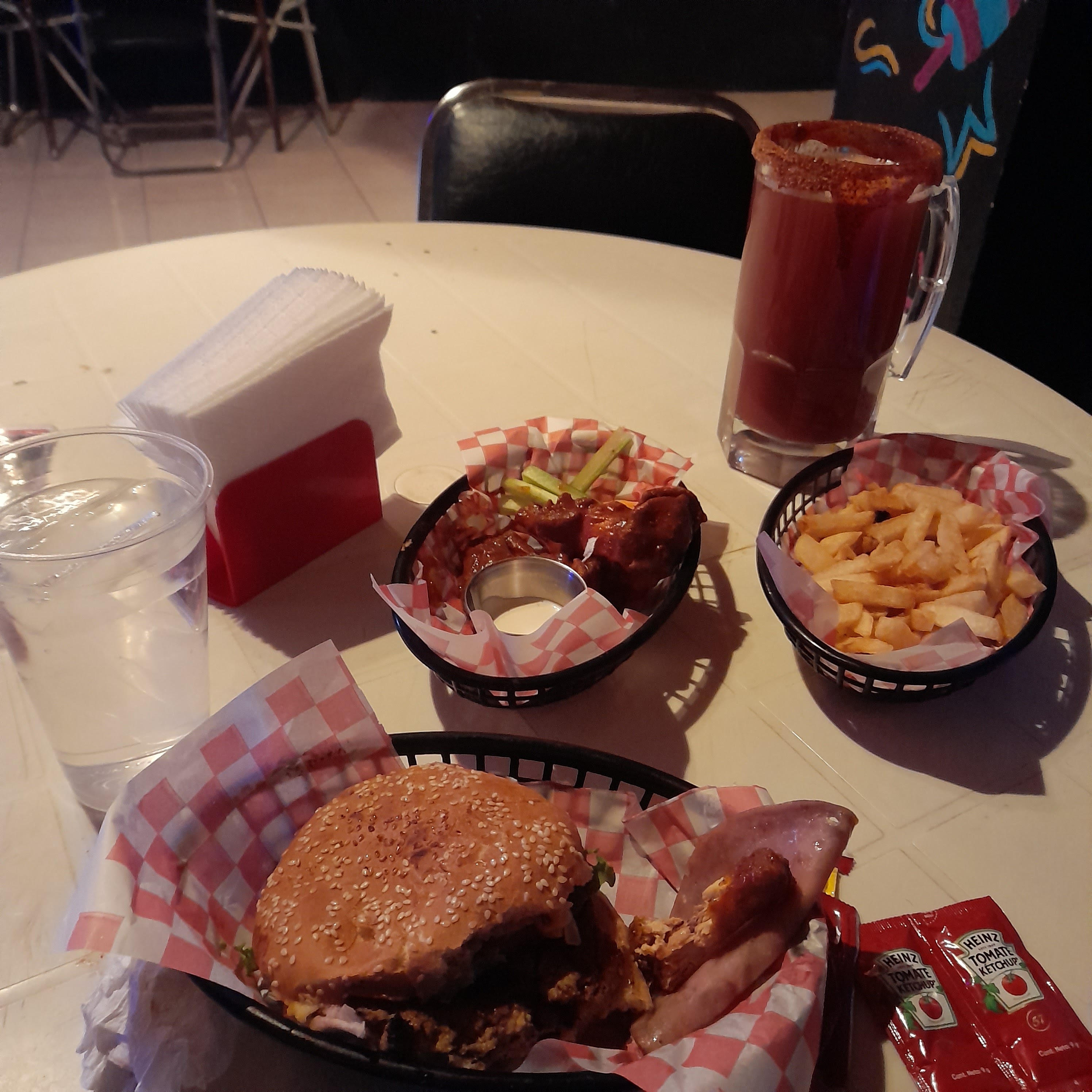 El Alebrije Tepezala Cervecería & Alitas image 2