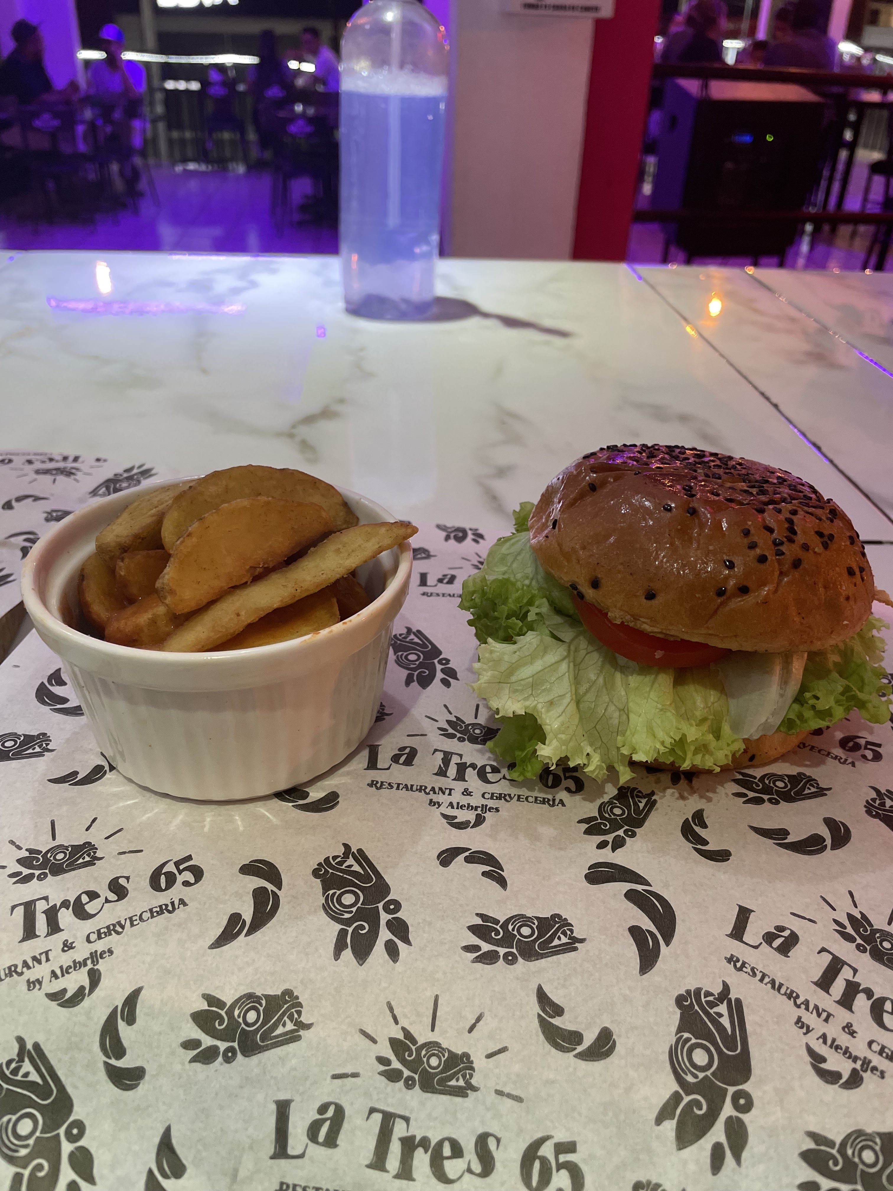 La tres 65 - Restaurantes & cervecería (Sucursal Pabellón de Arteaga) image 3