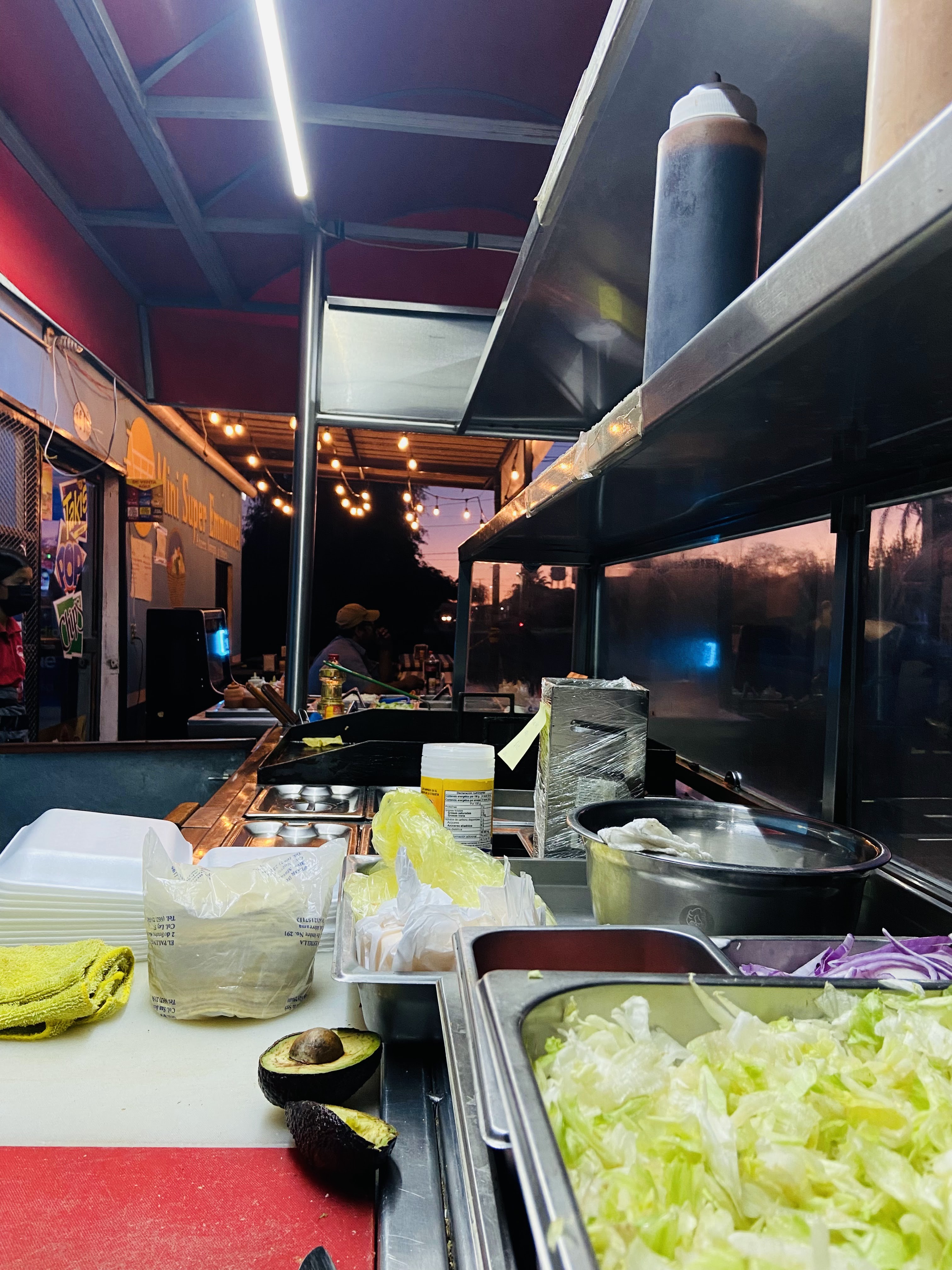 Mini Super Emmanuel Y Taqueria image 4