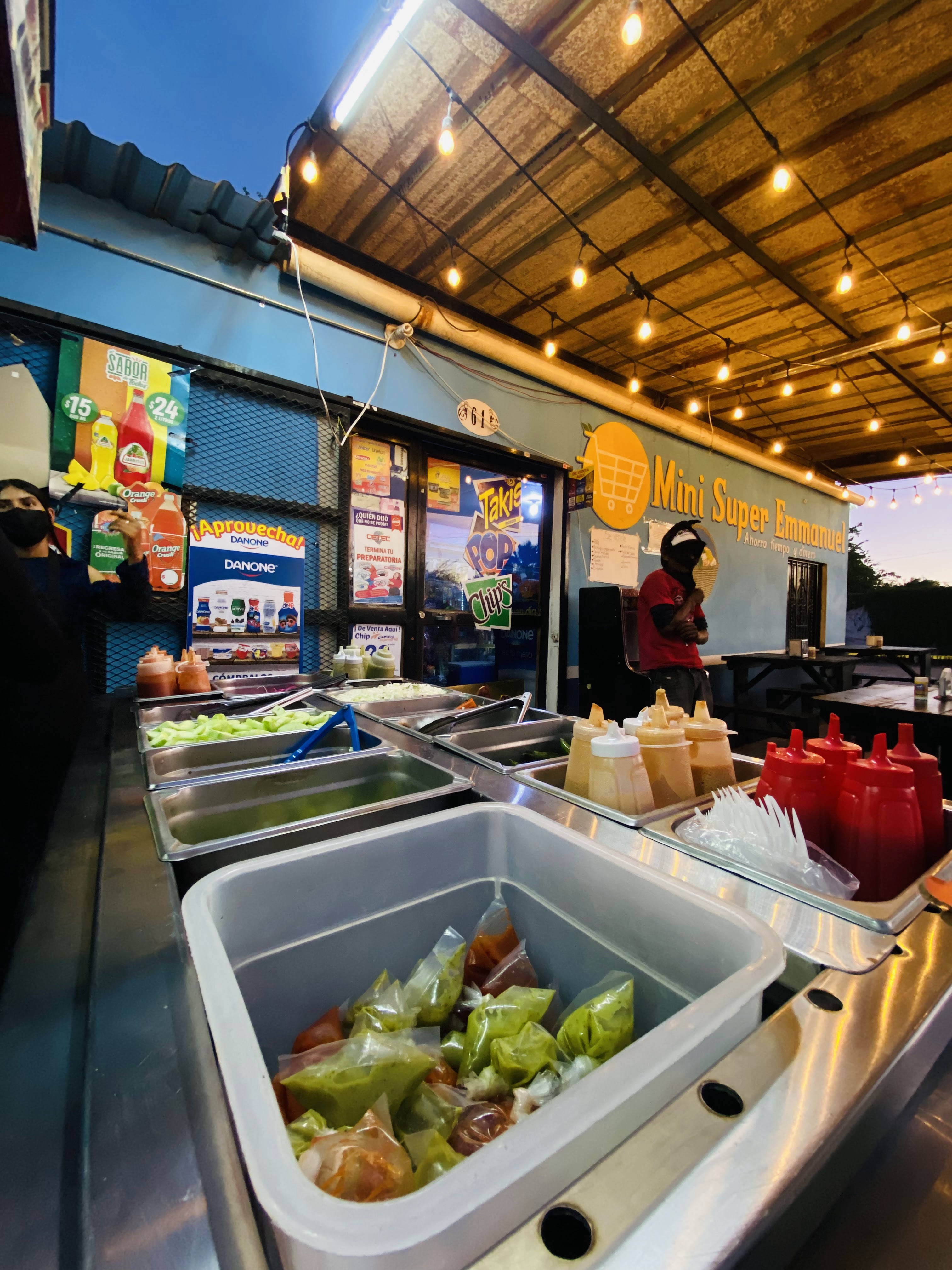 Mini Super Emmanuel Y Taqueria image 10
