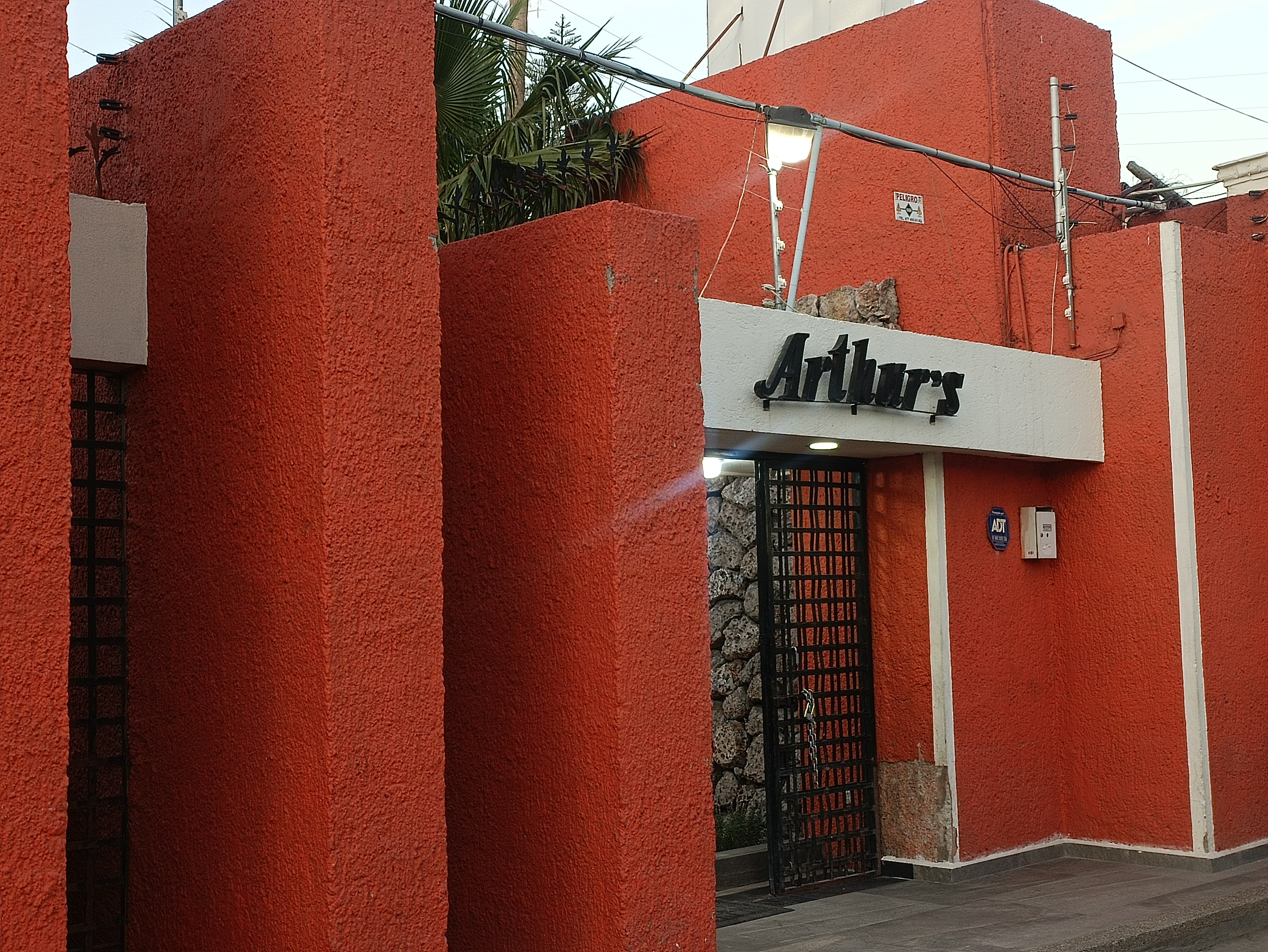 Arthur's de León image 5