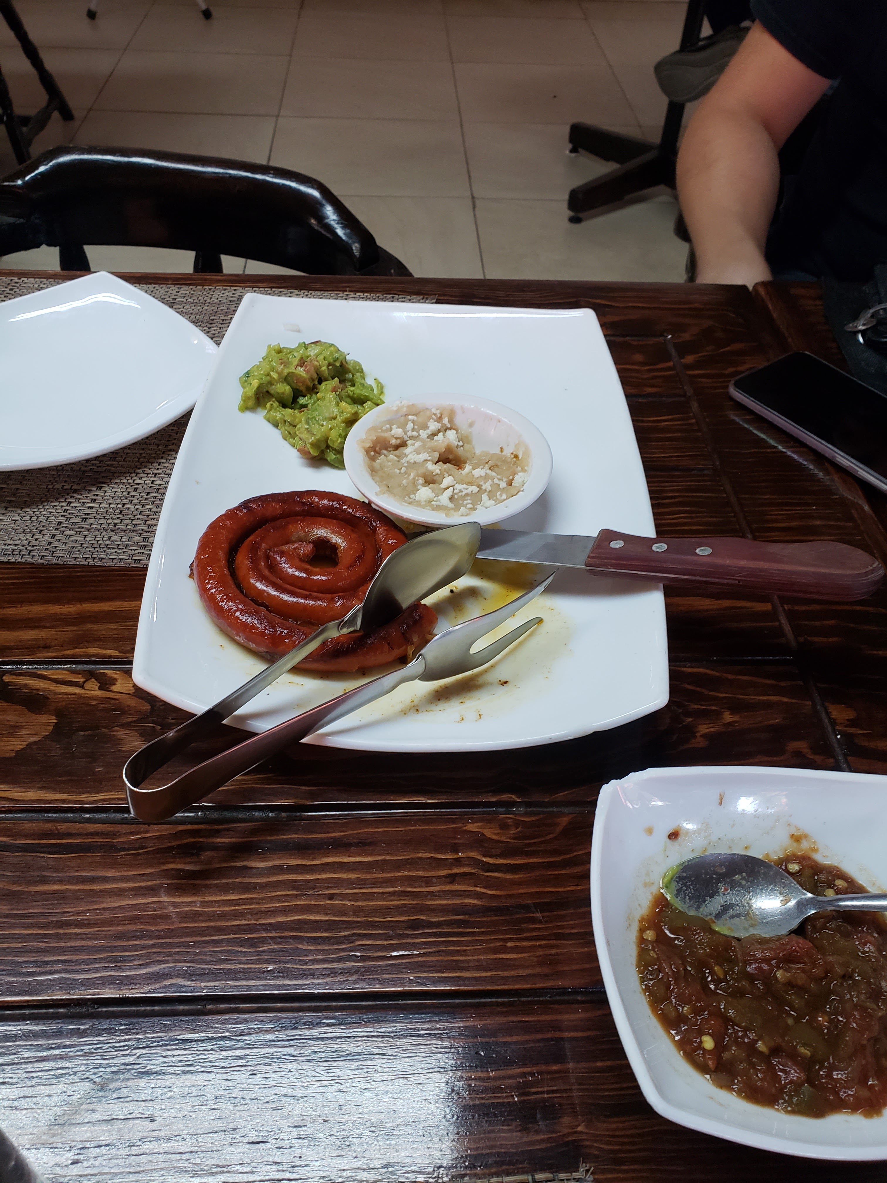 Arthur's de León image 7