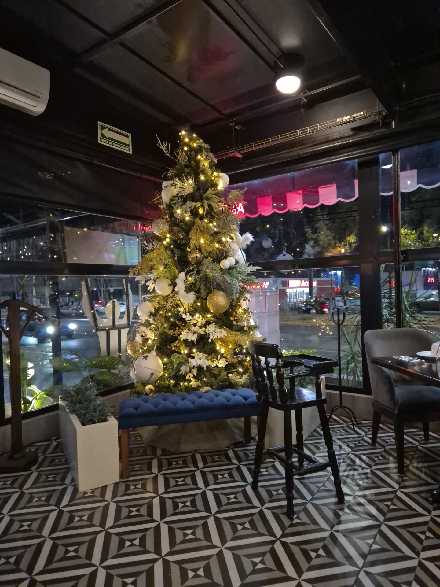 La Mariskeña Centro Max image 4