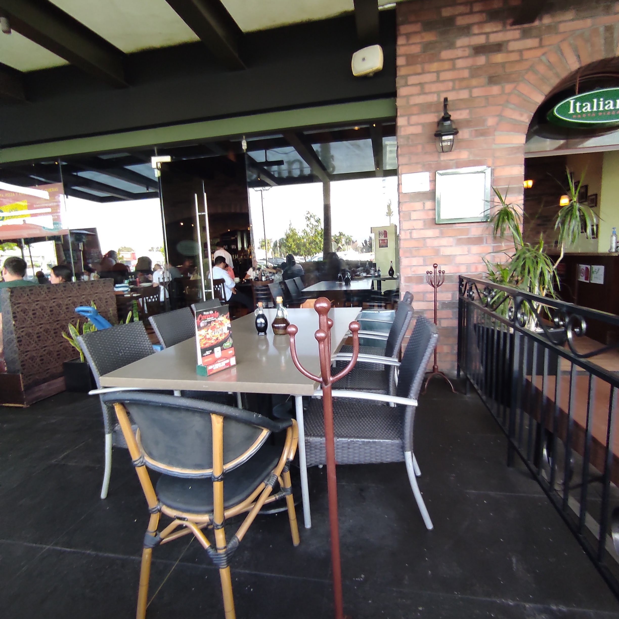 Italianni's León Altacia image 9