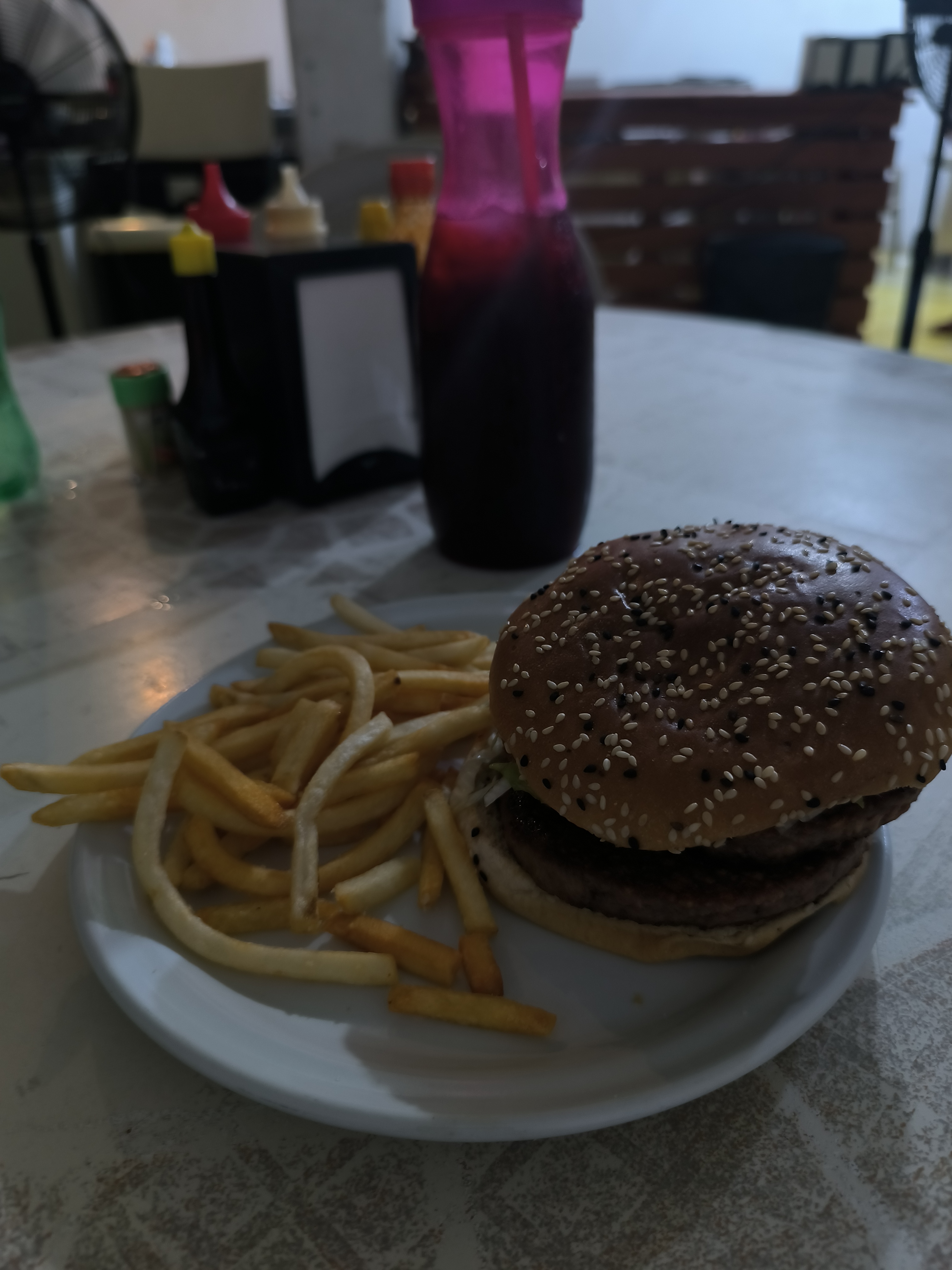 RESTAURANTE, DE LA ROSA RICA BURGUER image 2