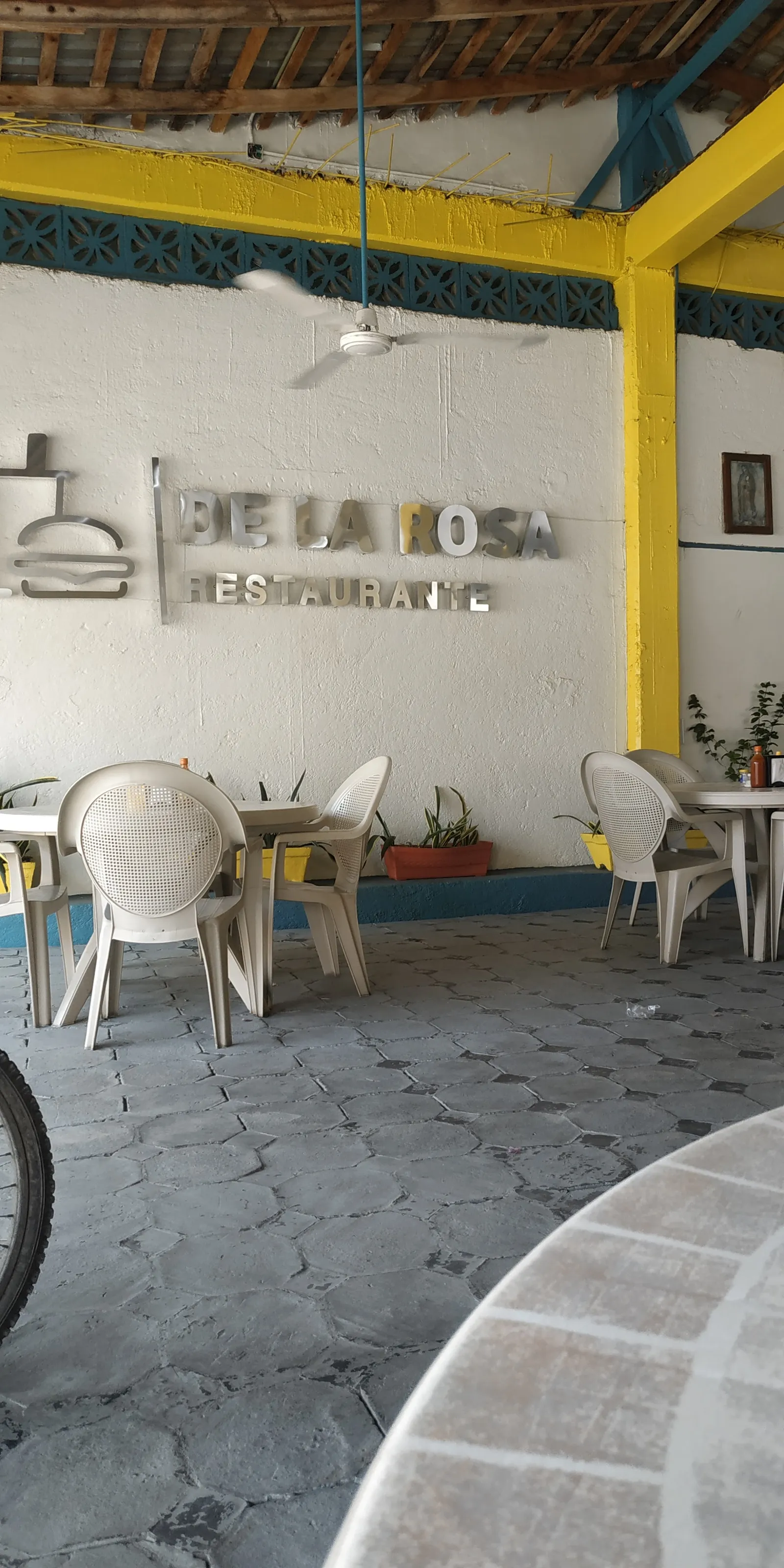 RESTAURANTE, DE LA ROSA RICA BURGUER image 7