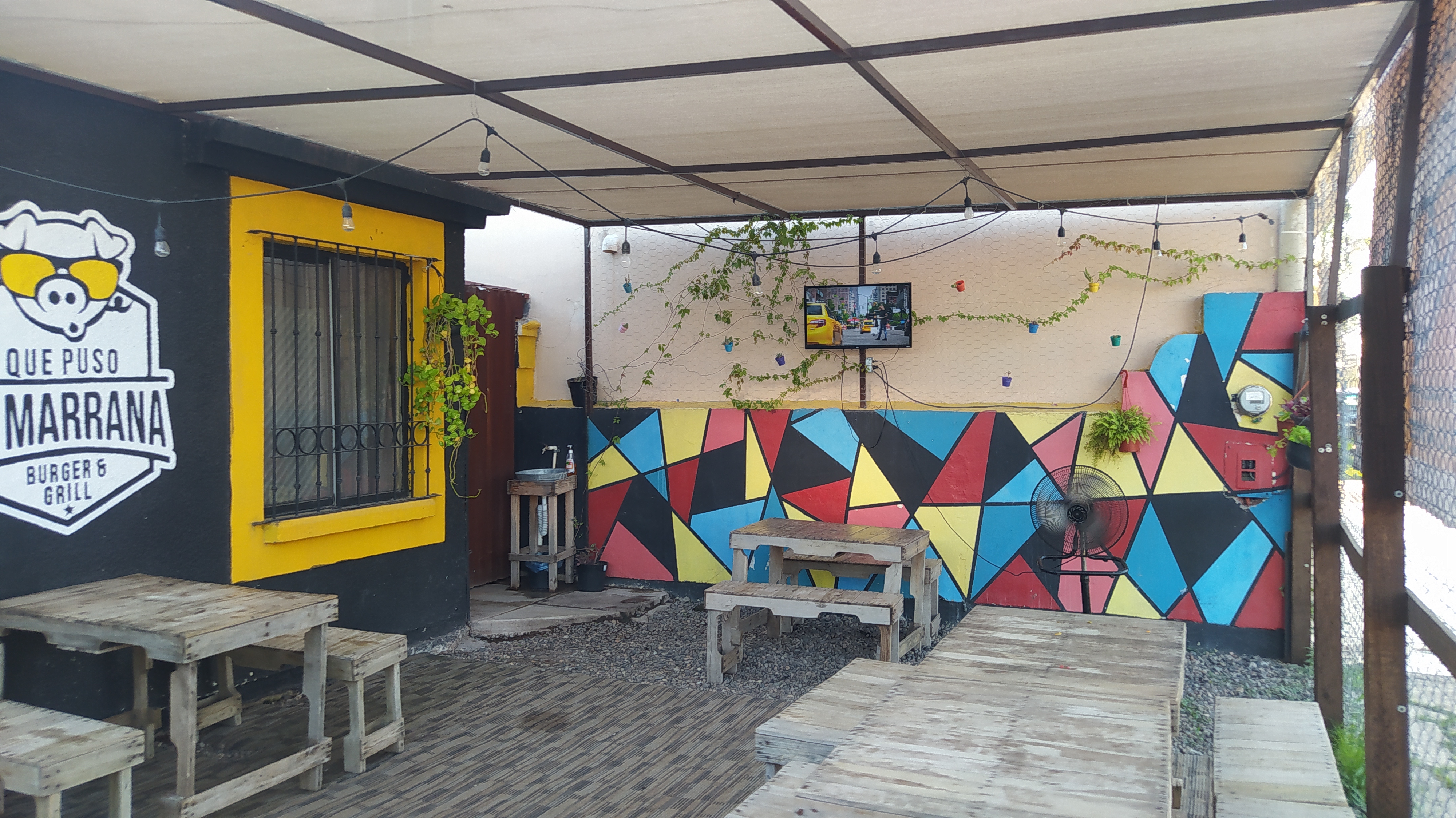 Qué Puso La Marrana Burger & Grill image 1