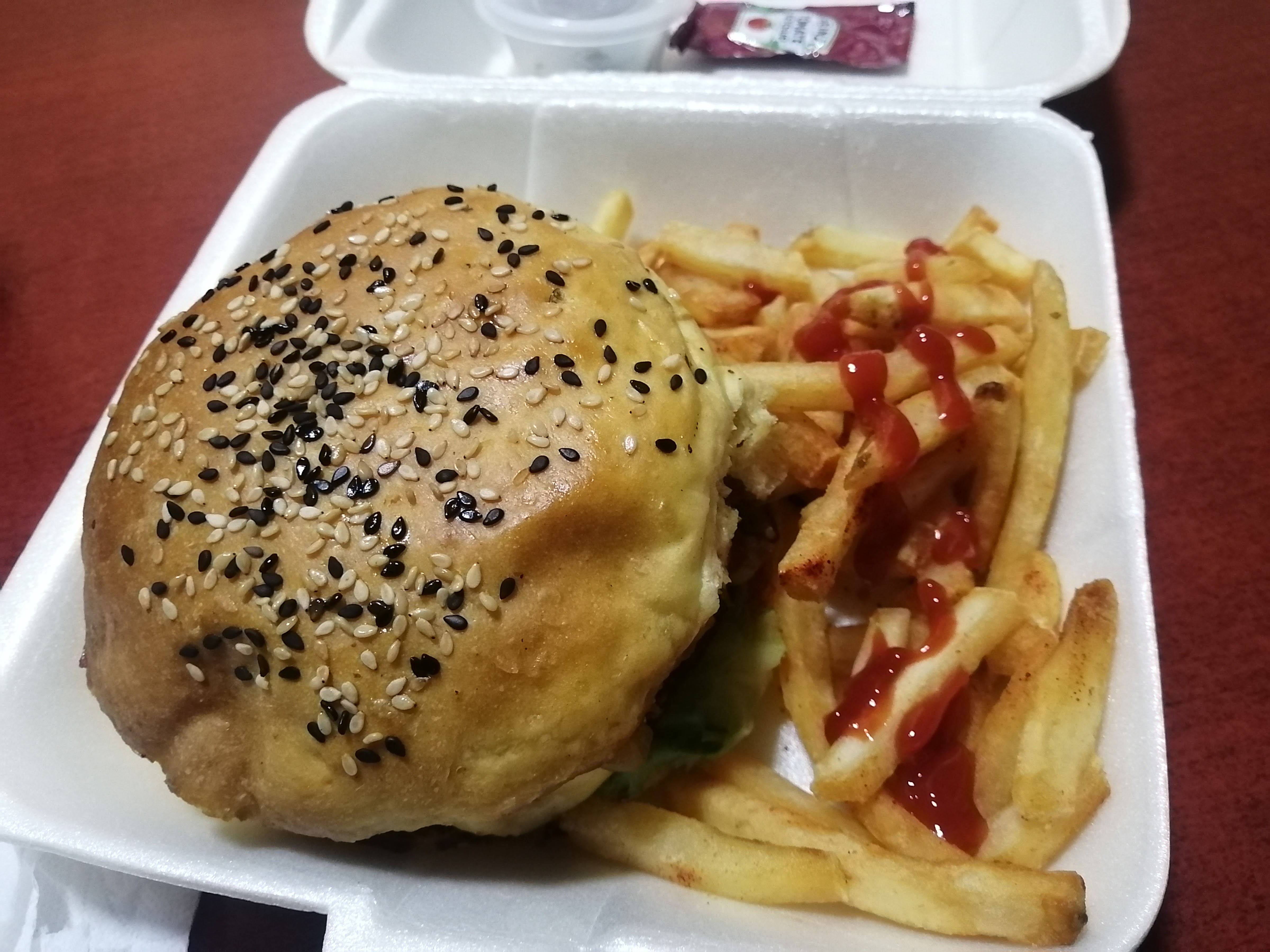 Qué Puso La Marrana Burger & Grill image 3