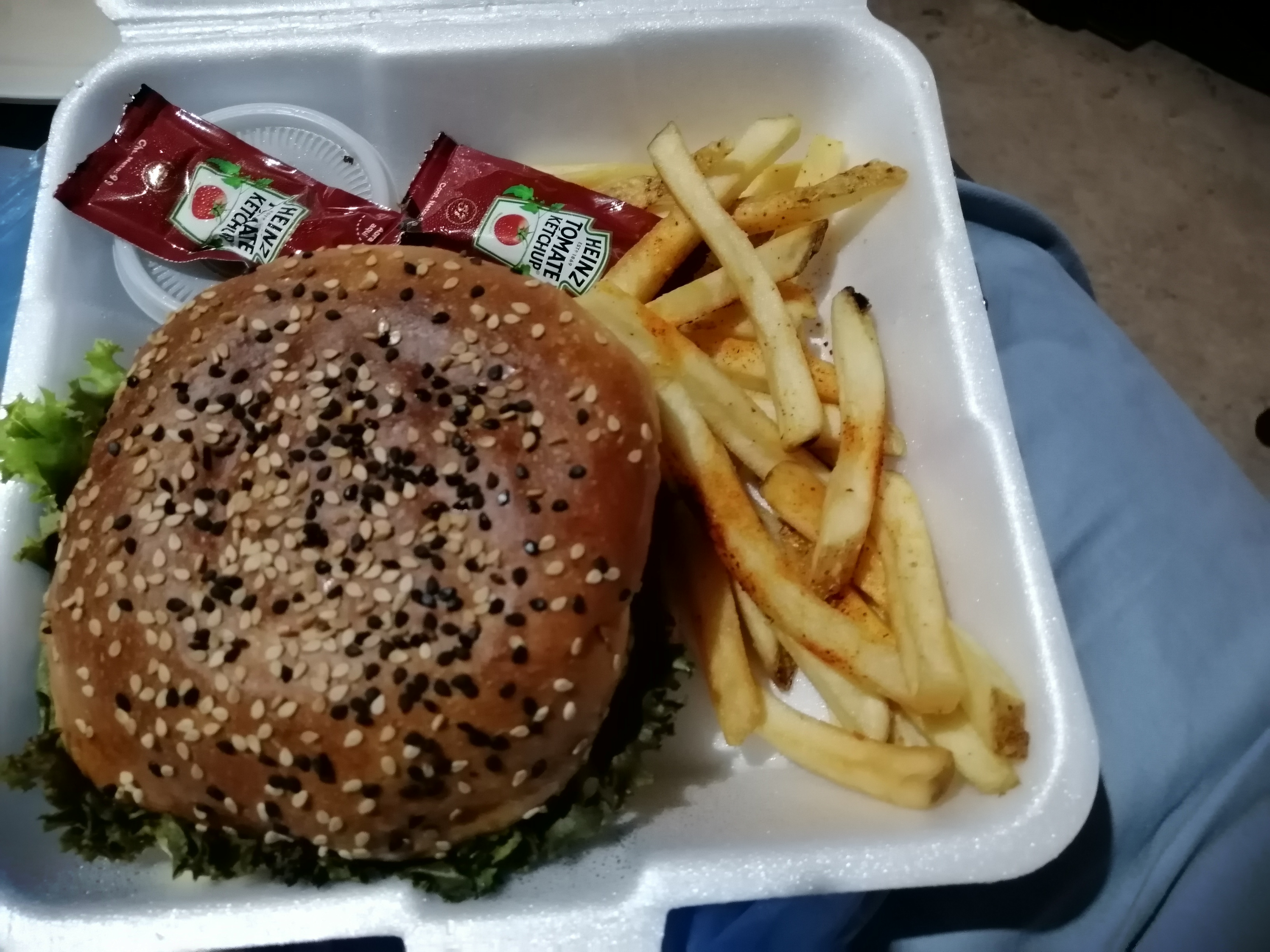 Qué Puso La Marrana Burger & Grill image 10