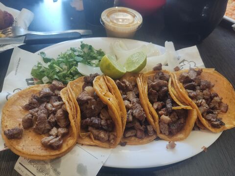 El porton image 3