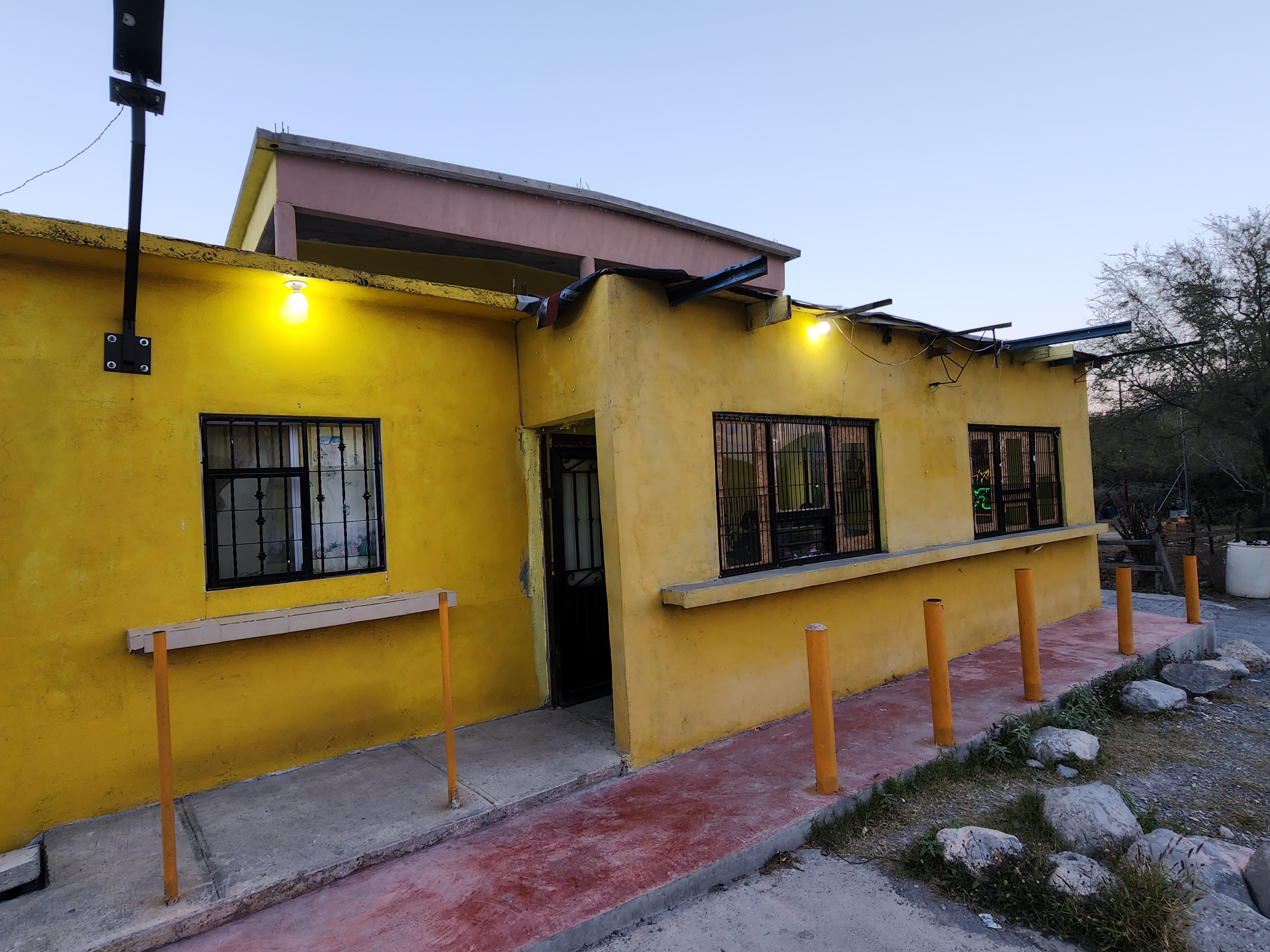 Leo's tacos grill image 6