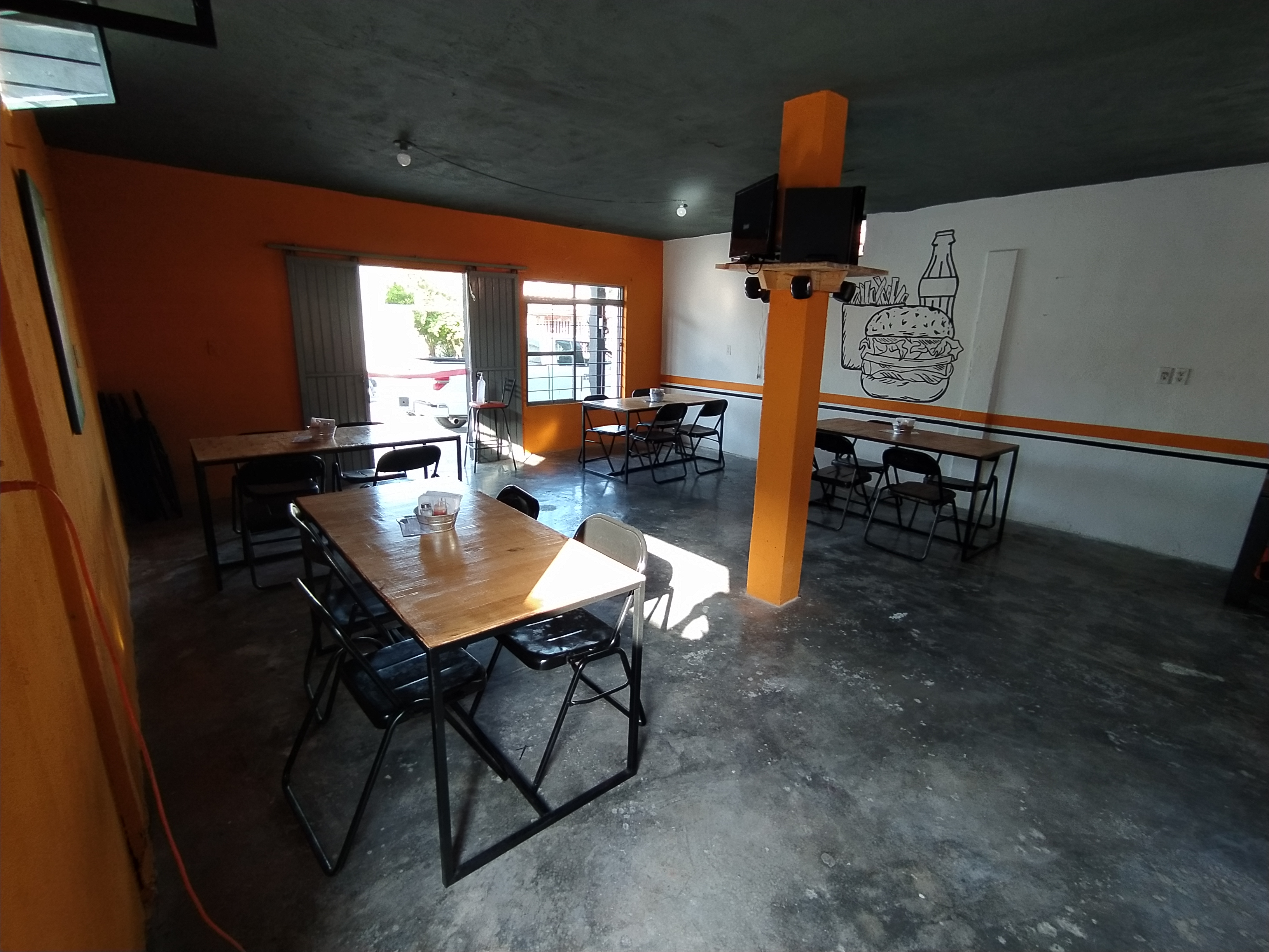 EL CAN Burgers & Beer image 1