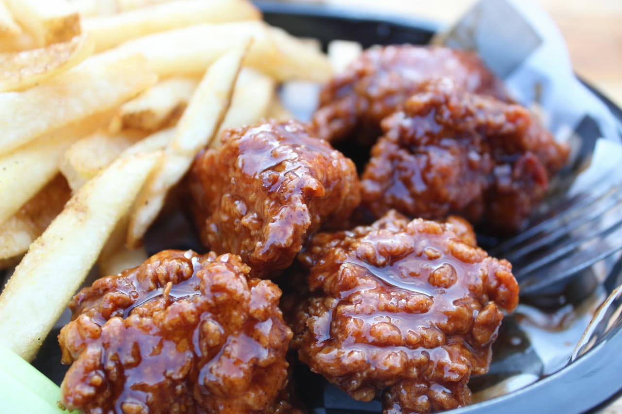 EL CAN Burgers & Beer image 4