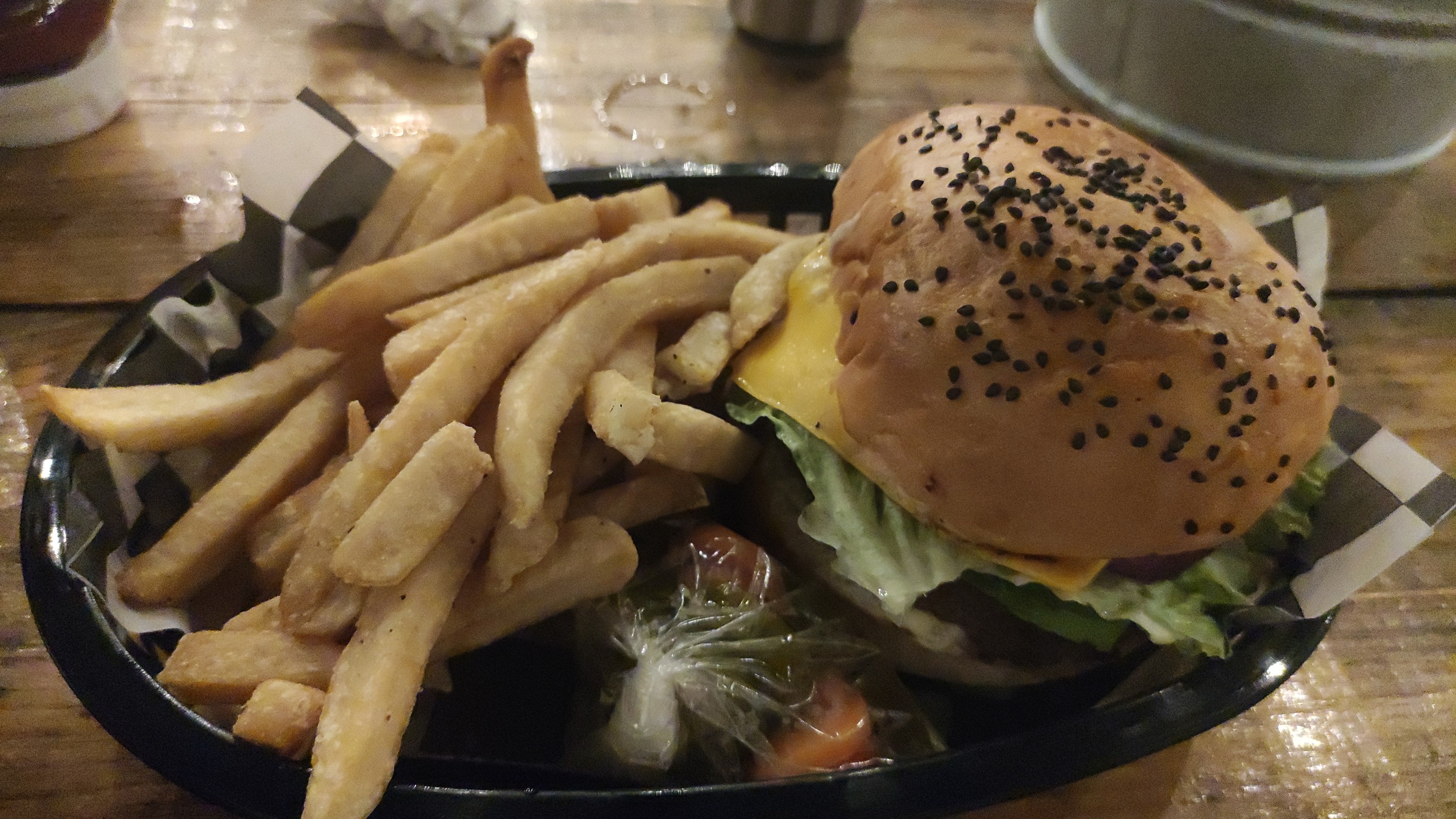 EL CAN Burgers & Beer image 6