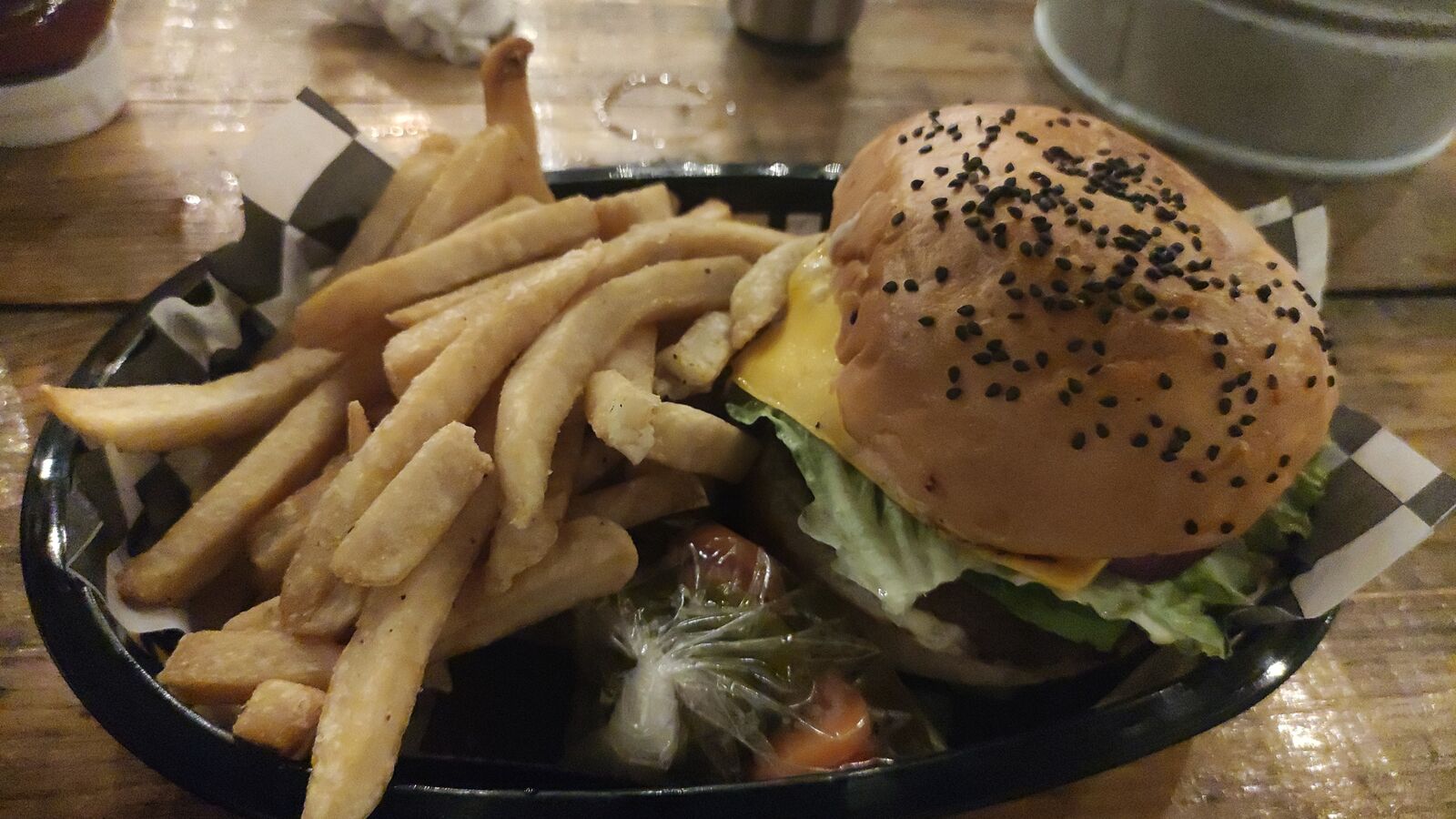EL CAN Burgers & Beer image 6