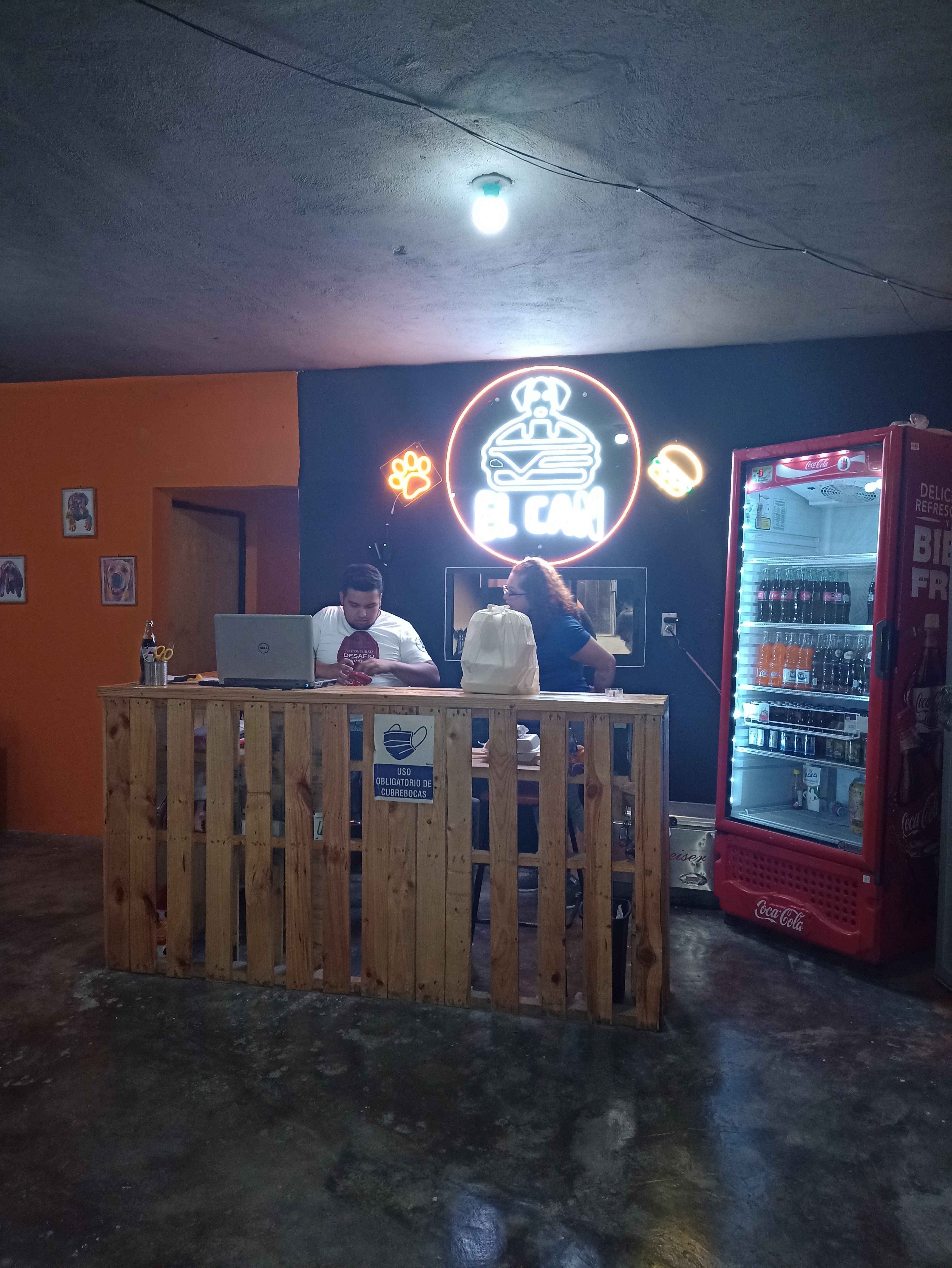 EL CAN Burgers & Beer image 10