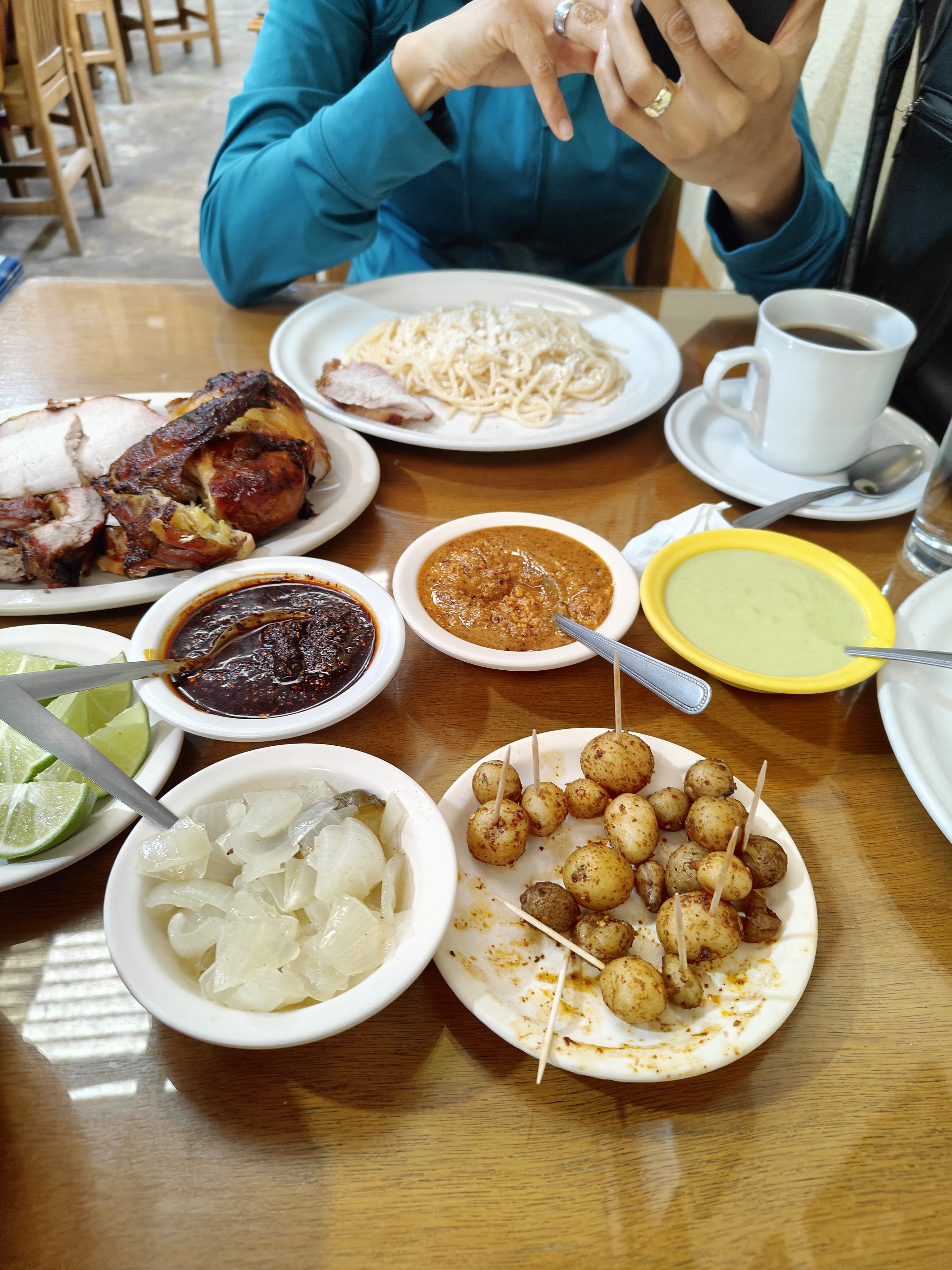 Café Colonial image 5